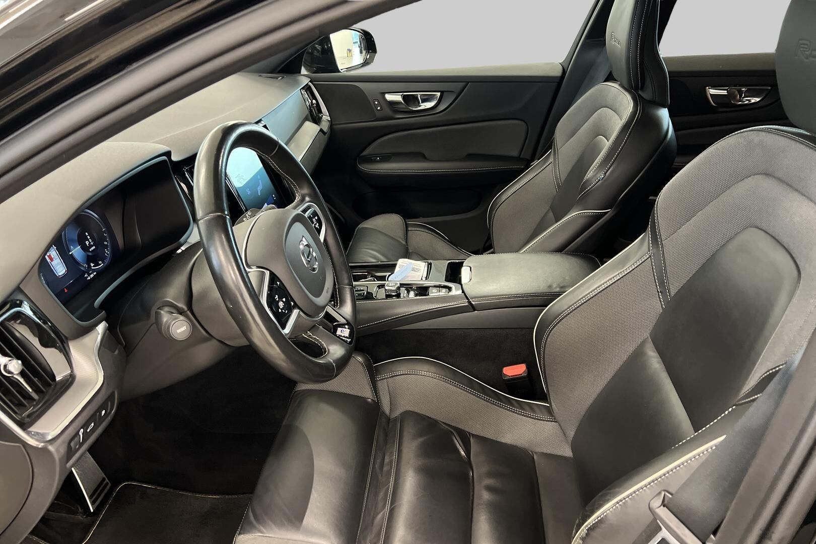 Volvo V60 iso kuva 9