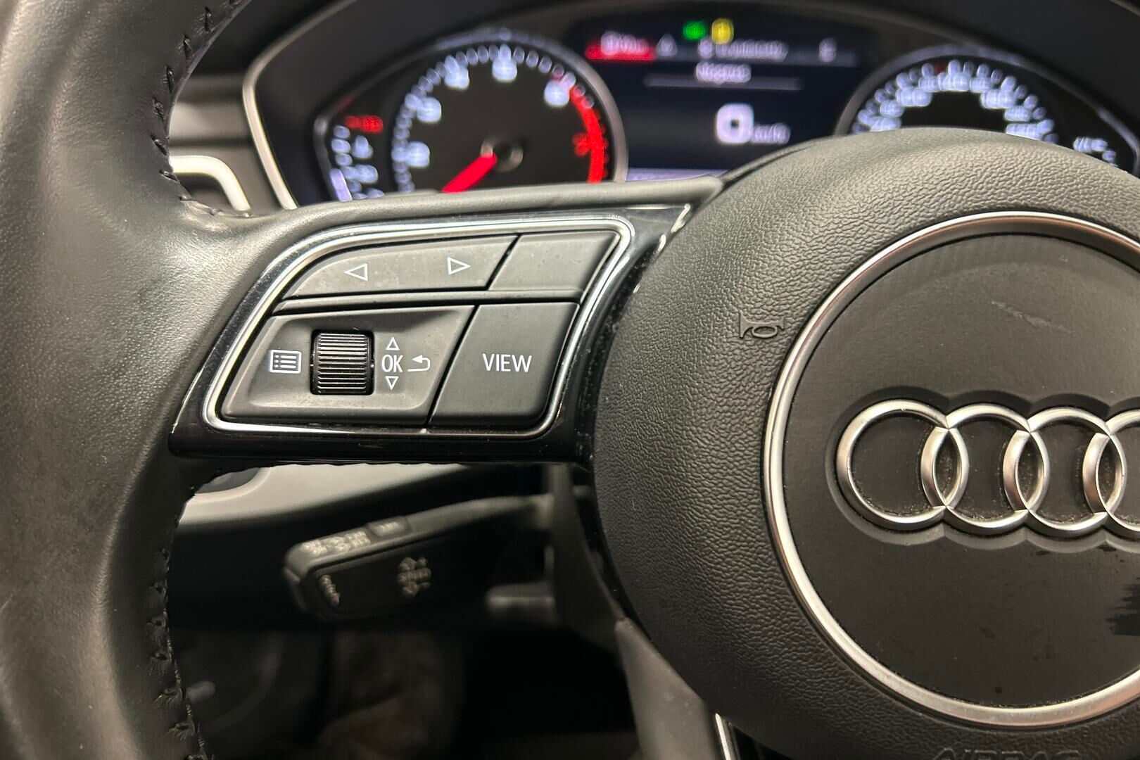 Audi A4 iso kuva 17