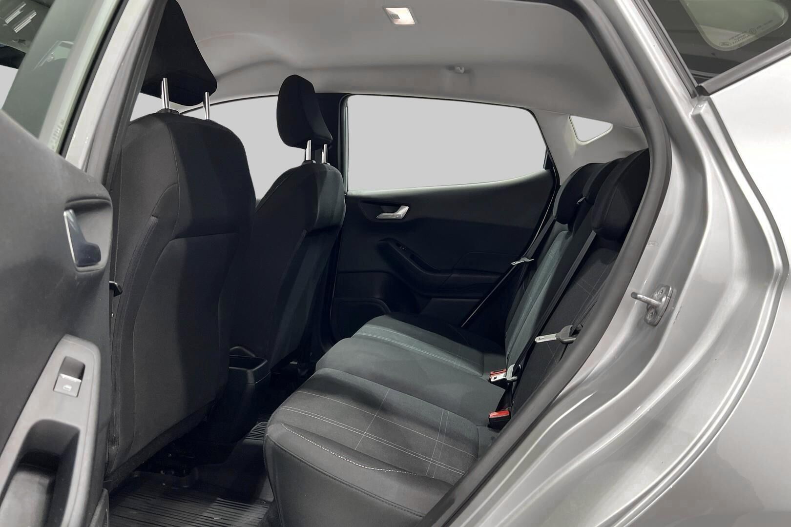 Ford Fiesta iso kuva 9