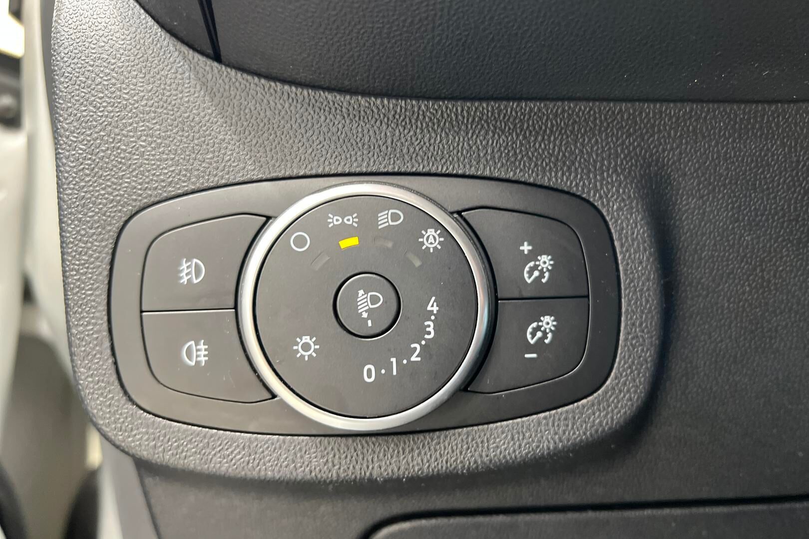 Ford Fiesta iso kuva 22