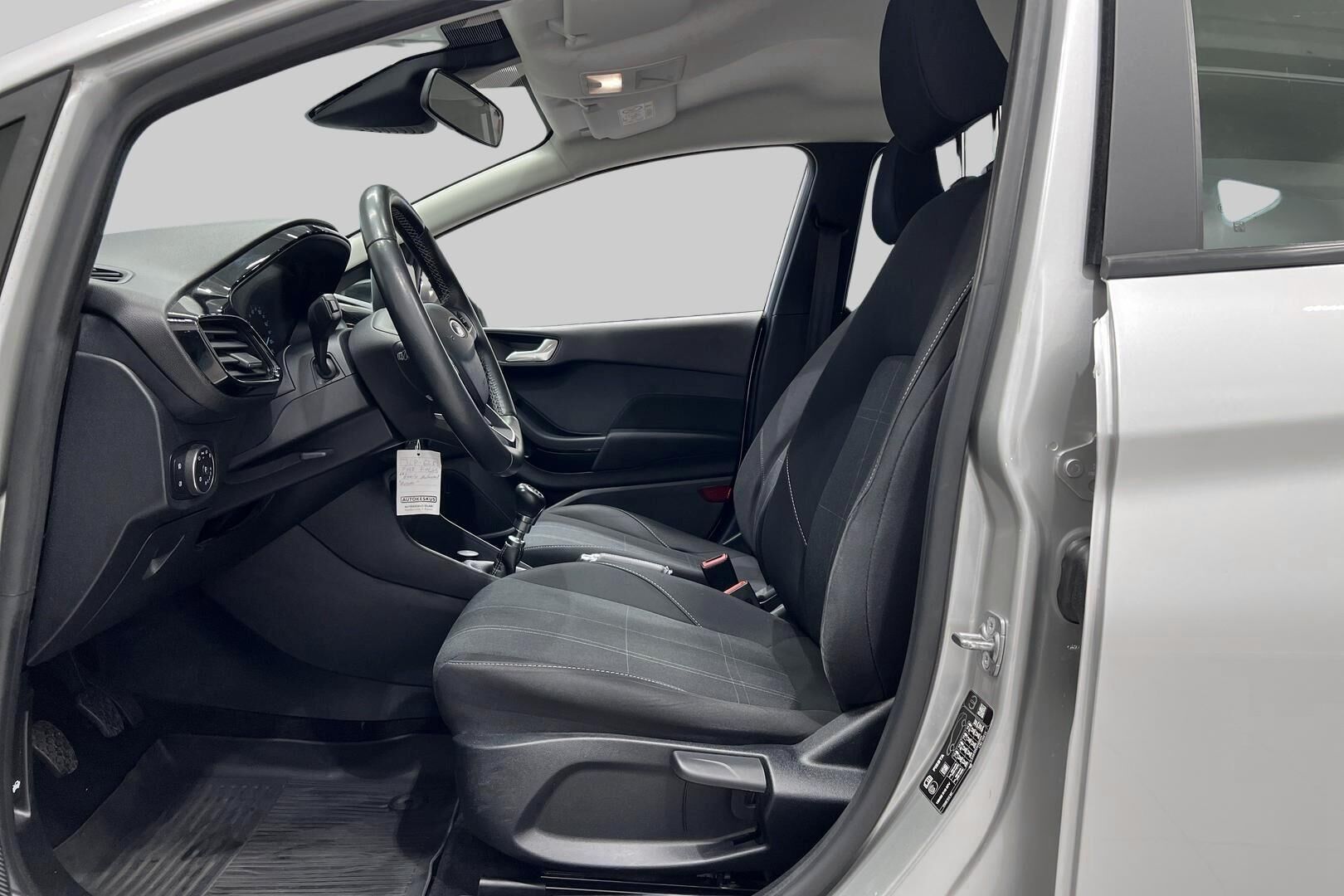 Ford Fiesta iso kuva 8