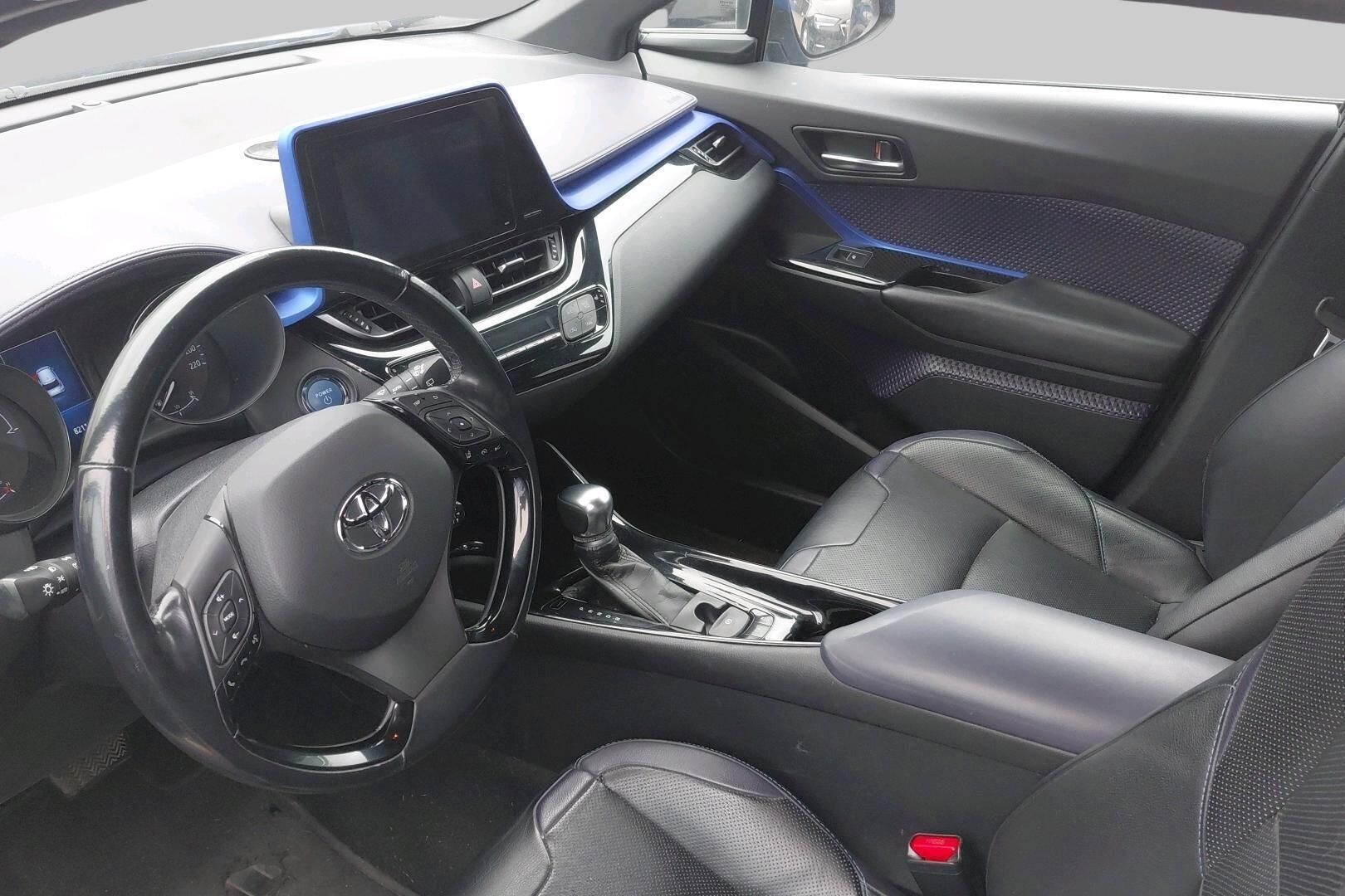 Toyota C-HR iso kuva 1