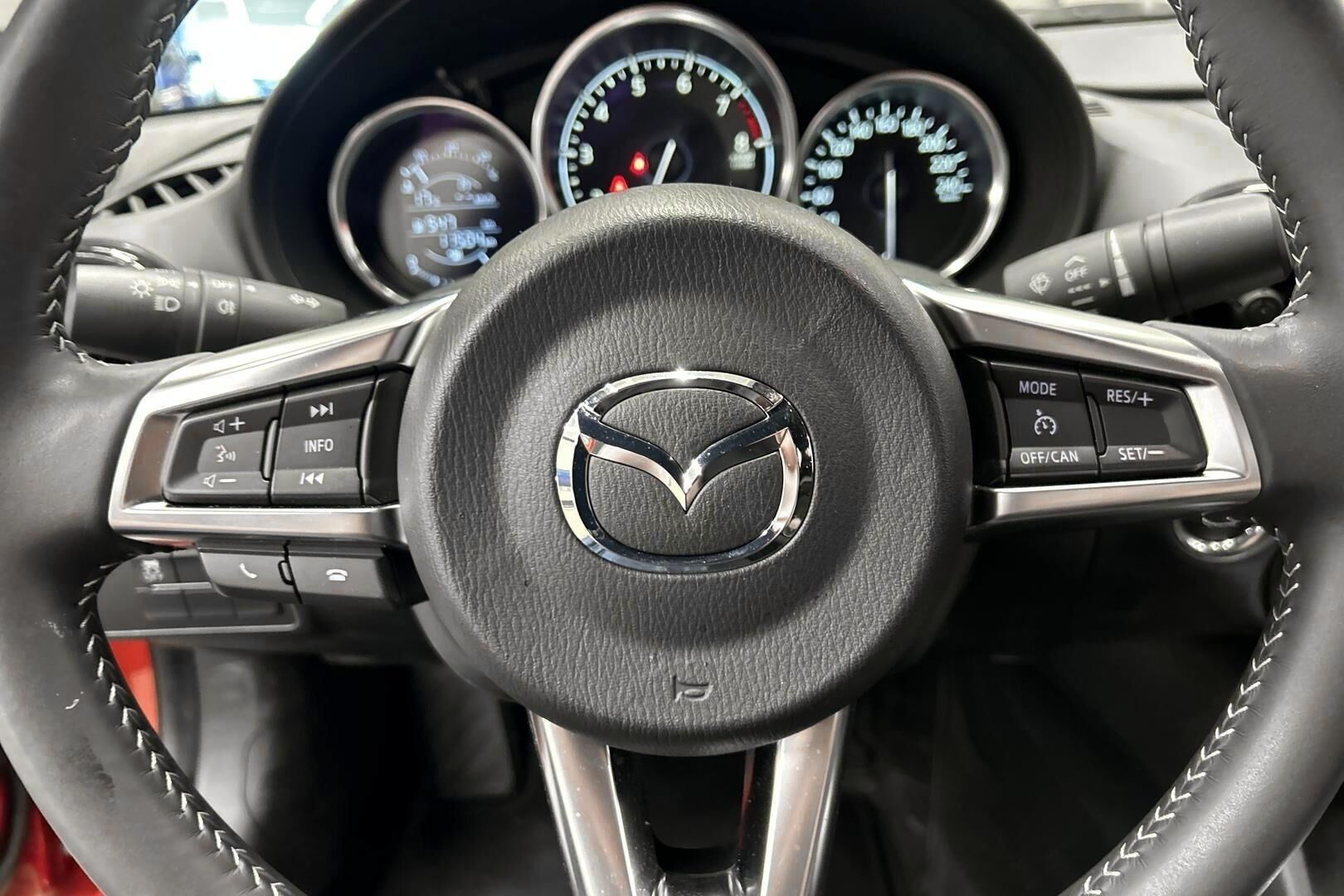 Mazda MX-5 iso kuva 22