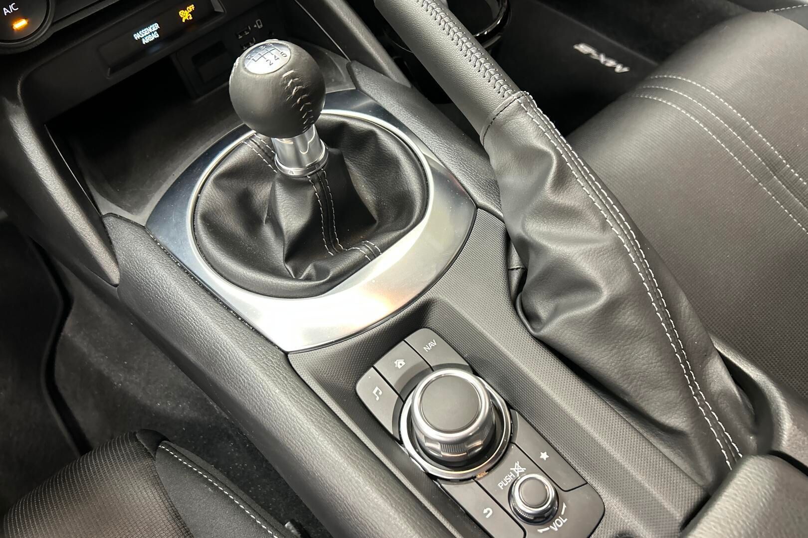 Mazda MX-5 iso kuva 23