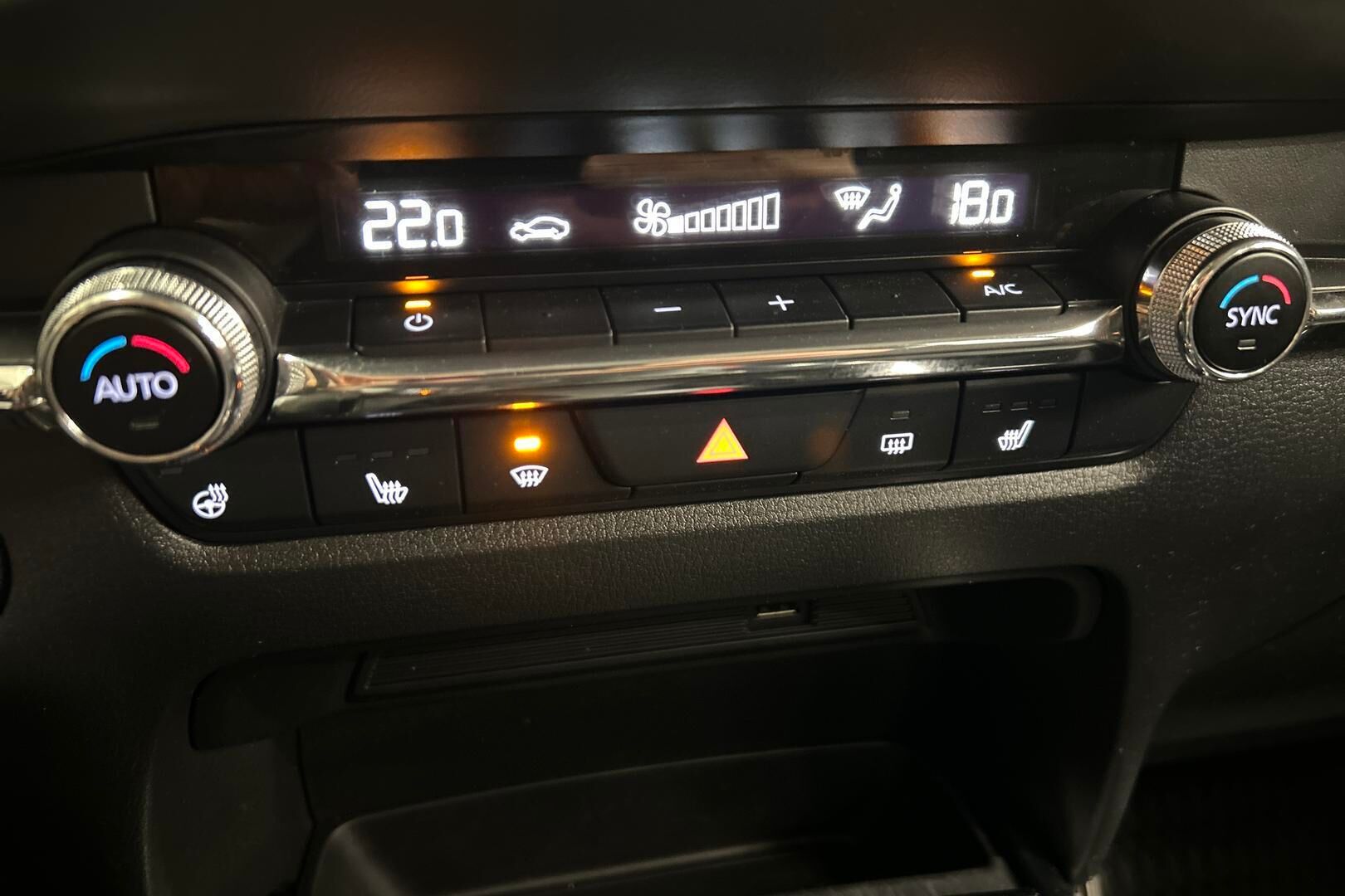 Mazda CX-30 iso kuva 10