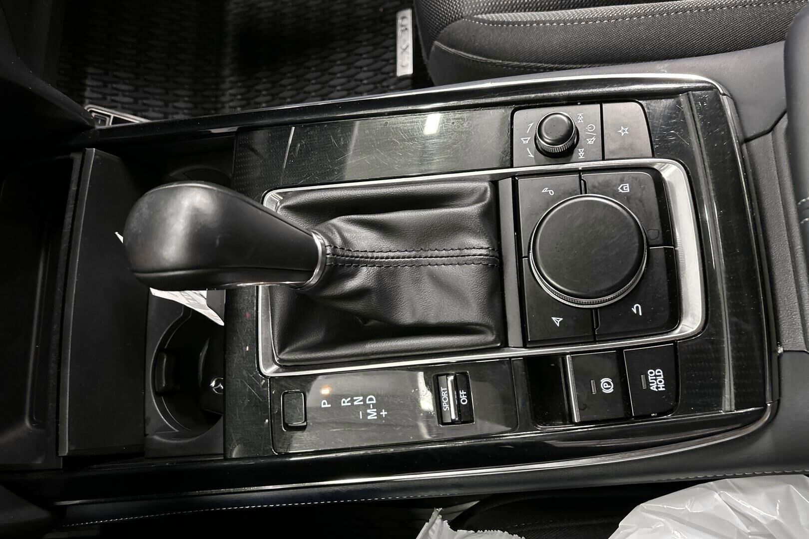 Mazda CX-30 iso kuva 13