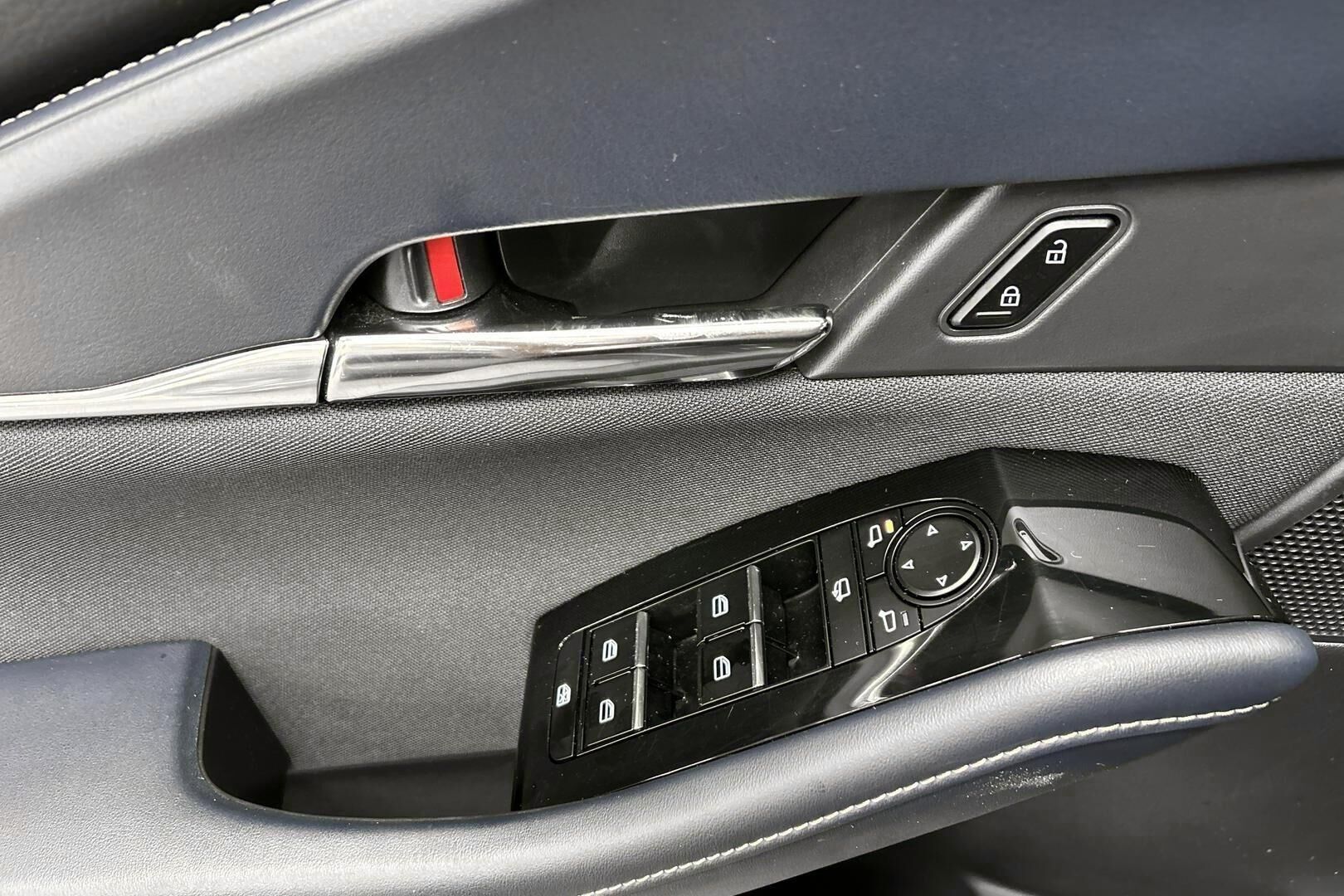 Mazda CX-30 iso kuva 22