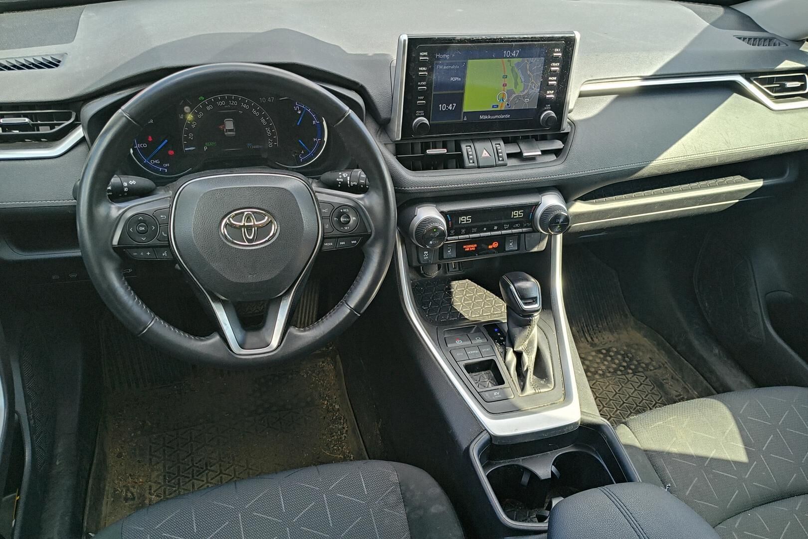 Toyota RAV4 iso kuva 1