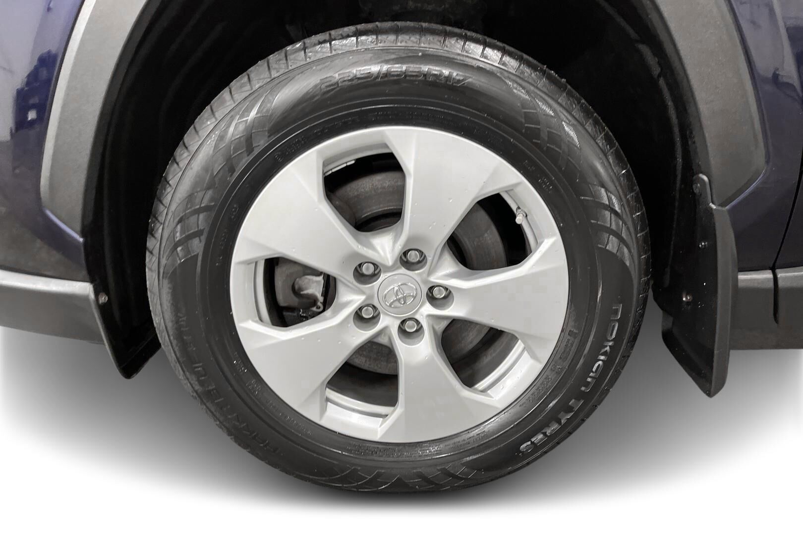Toyota RAV4 iso kuva 12