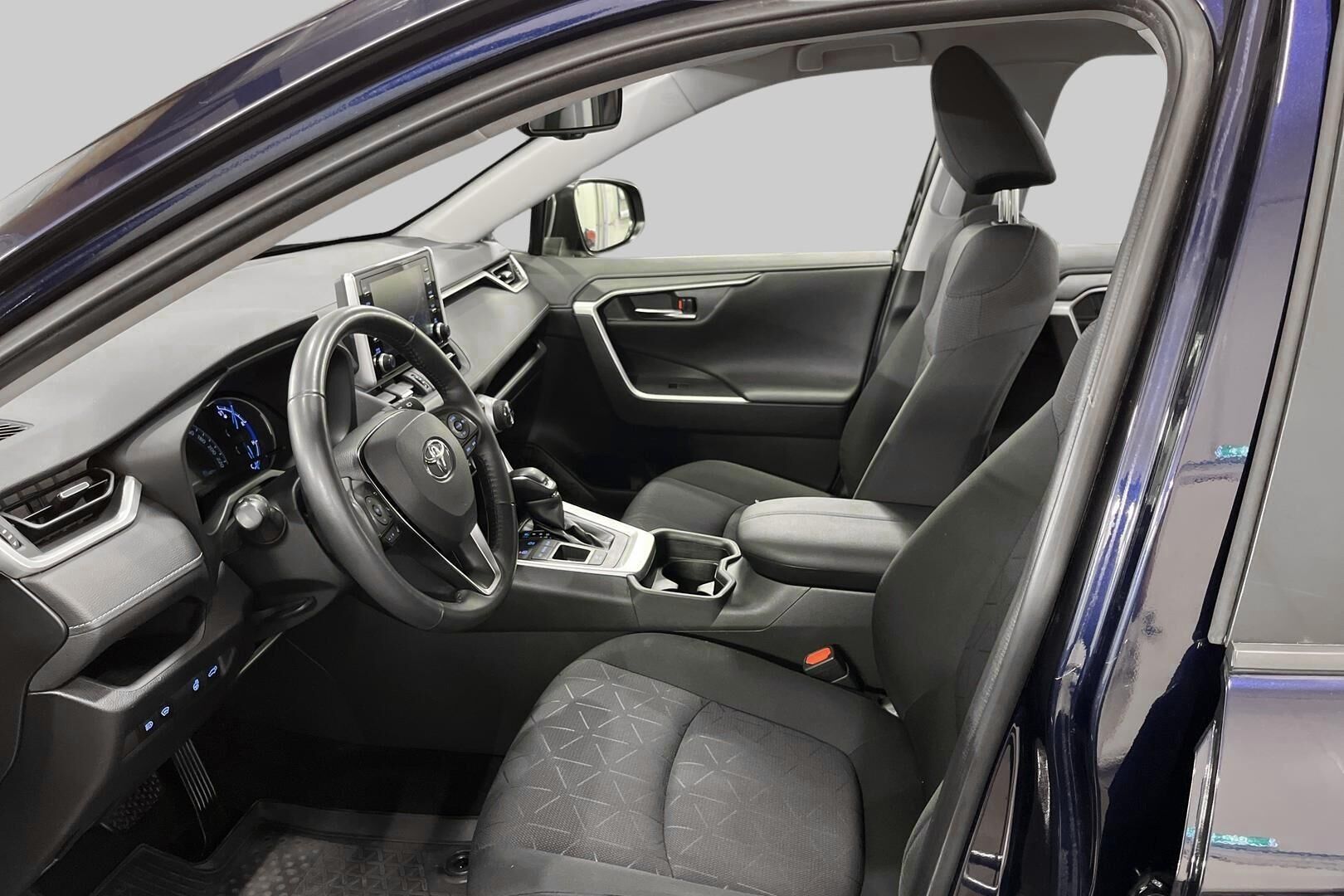Toyota RAV4 iso kuva 8