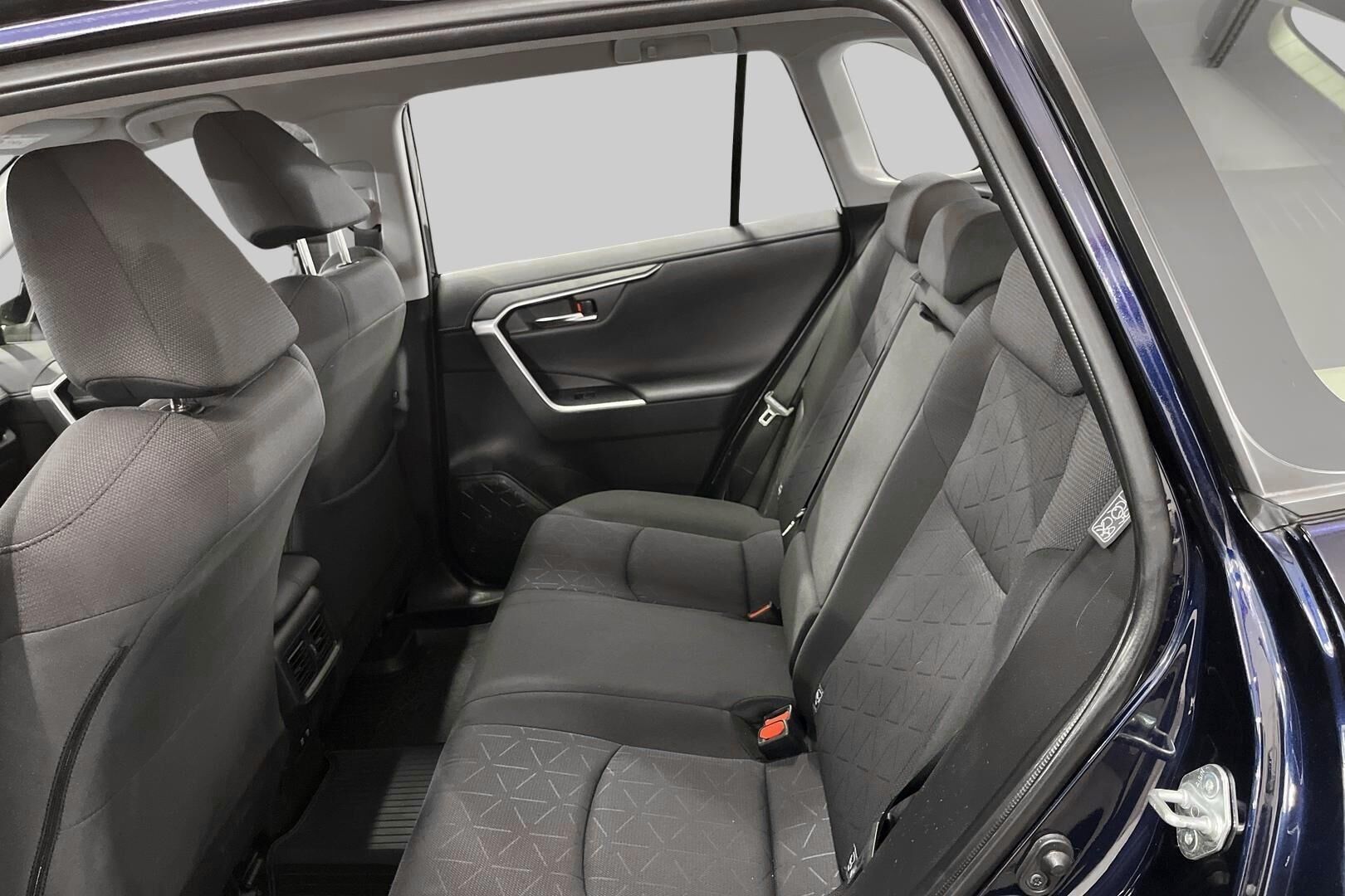 Toyota RAV4 iso kuva 9