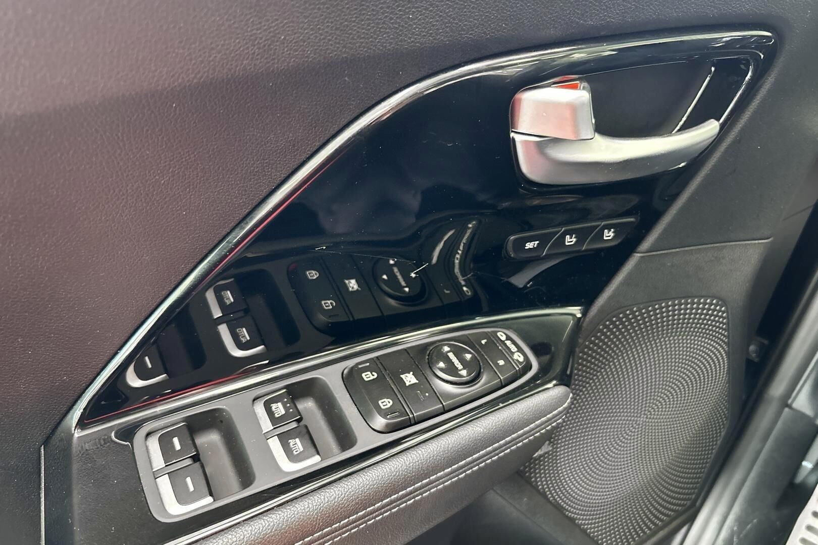 Kia Niro iso kuva 26