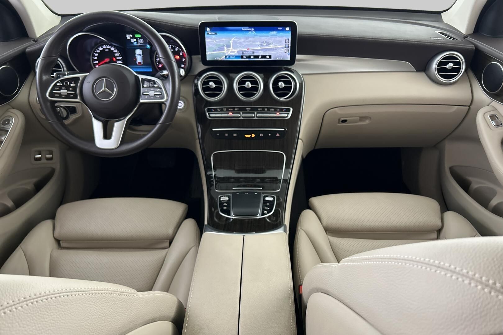 Mercedes-Benz GLC iso kuva 8