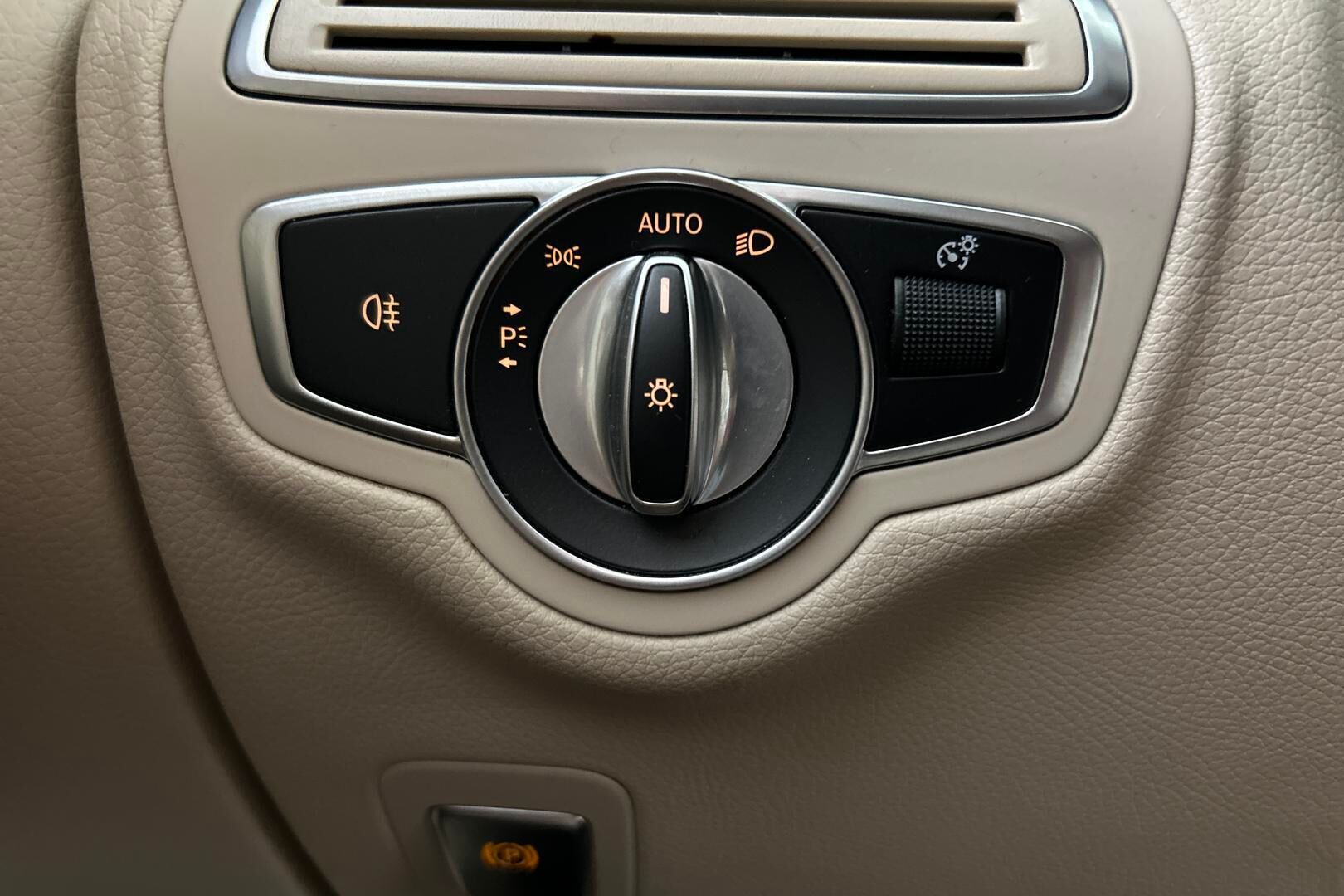 Mercedes-Benz GLC iso kuva 16