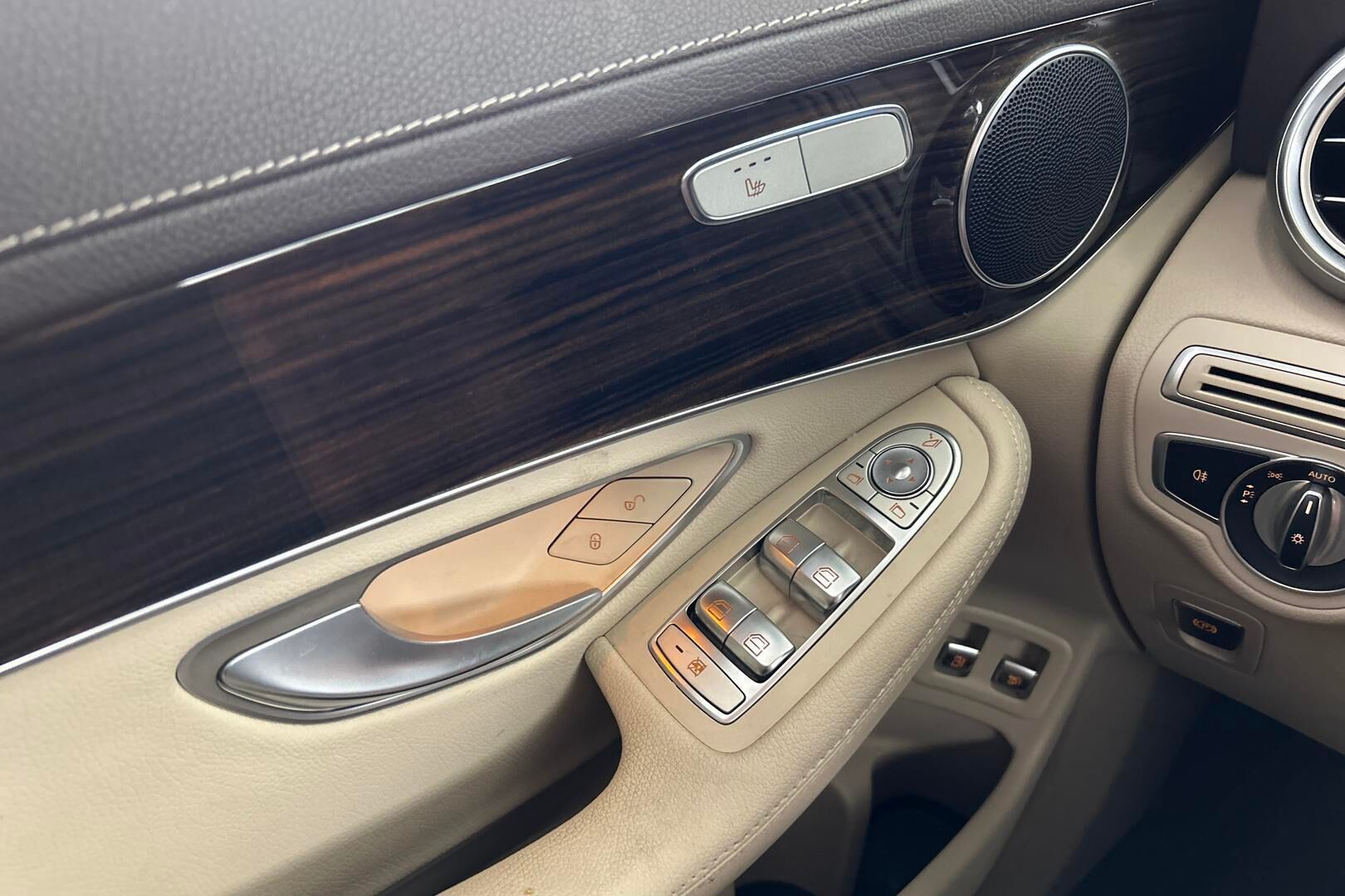 Mercedes-Benz GLC iso kuva 17