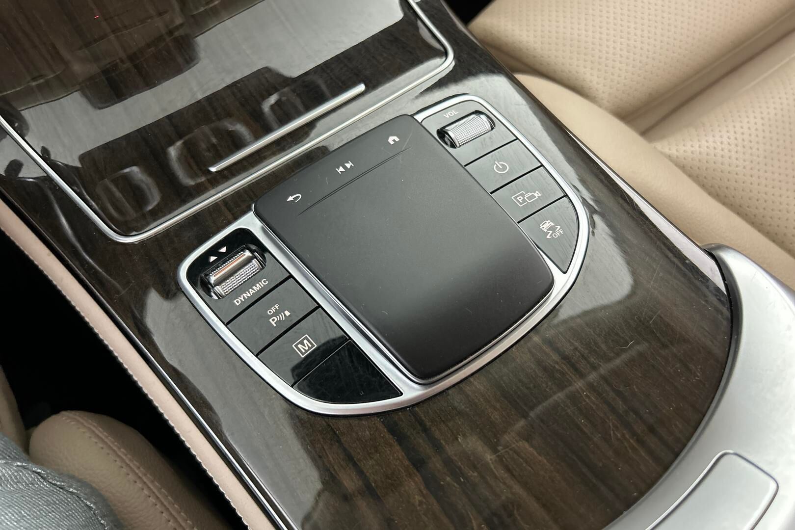 Mercedes-Benz GLC iso kuva 21