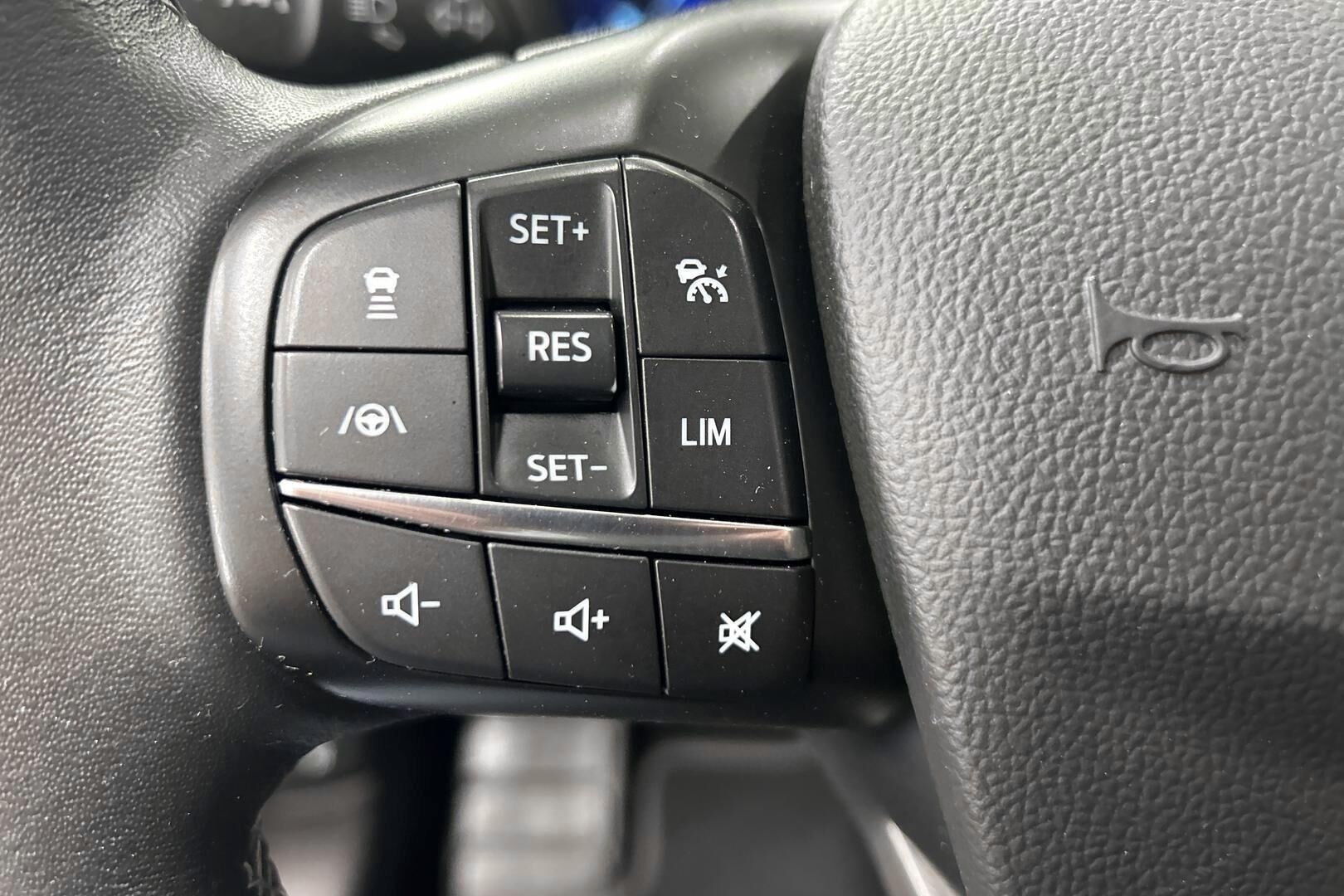 Ford Focus iso kuva 15