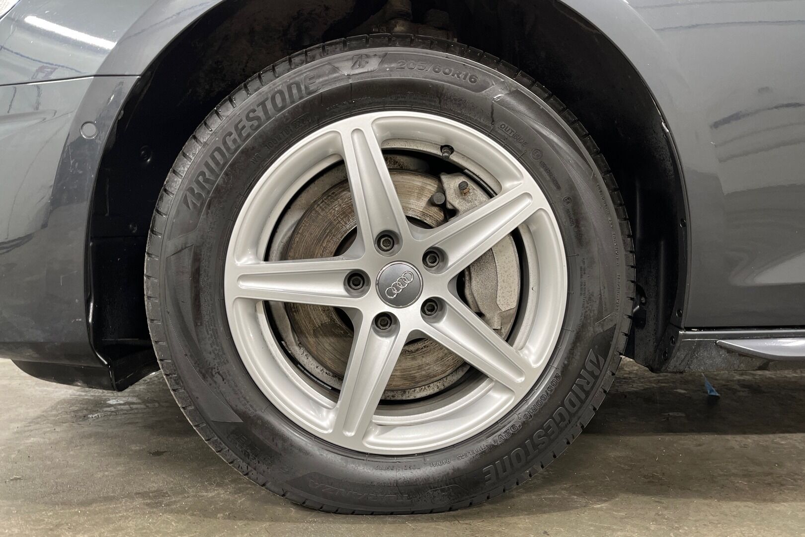 Audi A4 iso kuva 10