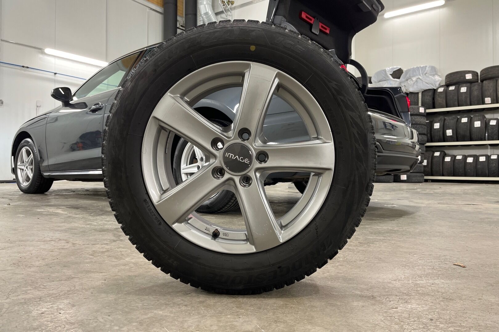 Audi A4 iso kuva 11