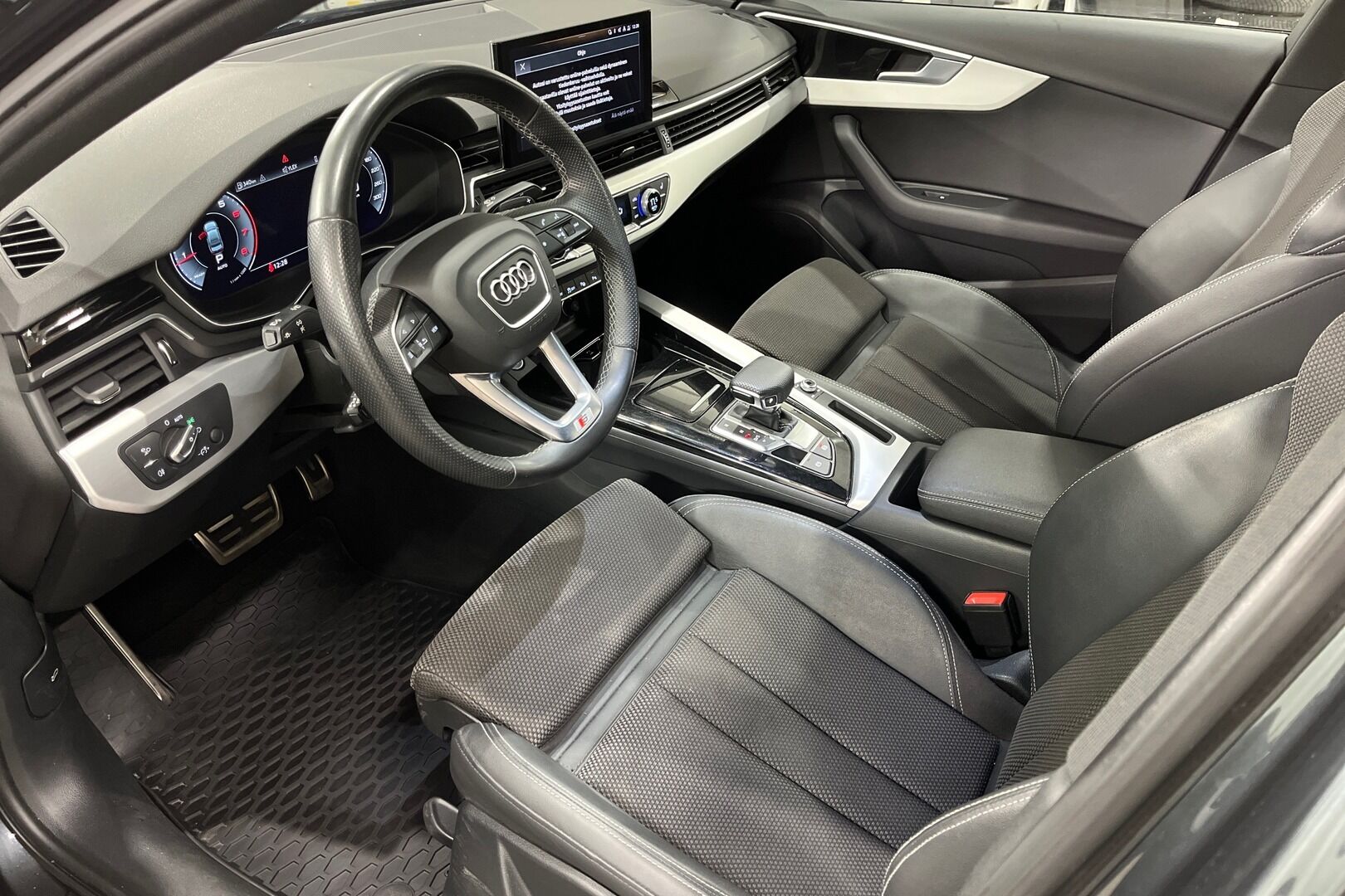 Audi A4 iso kuva 6
