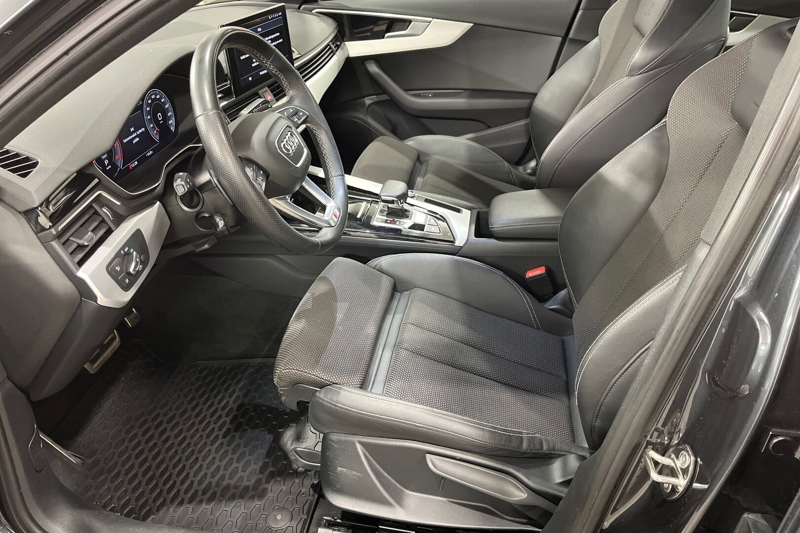 Audi A4 iso kuva 7