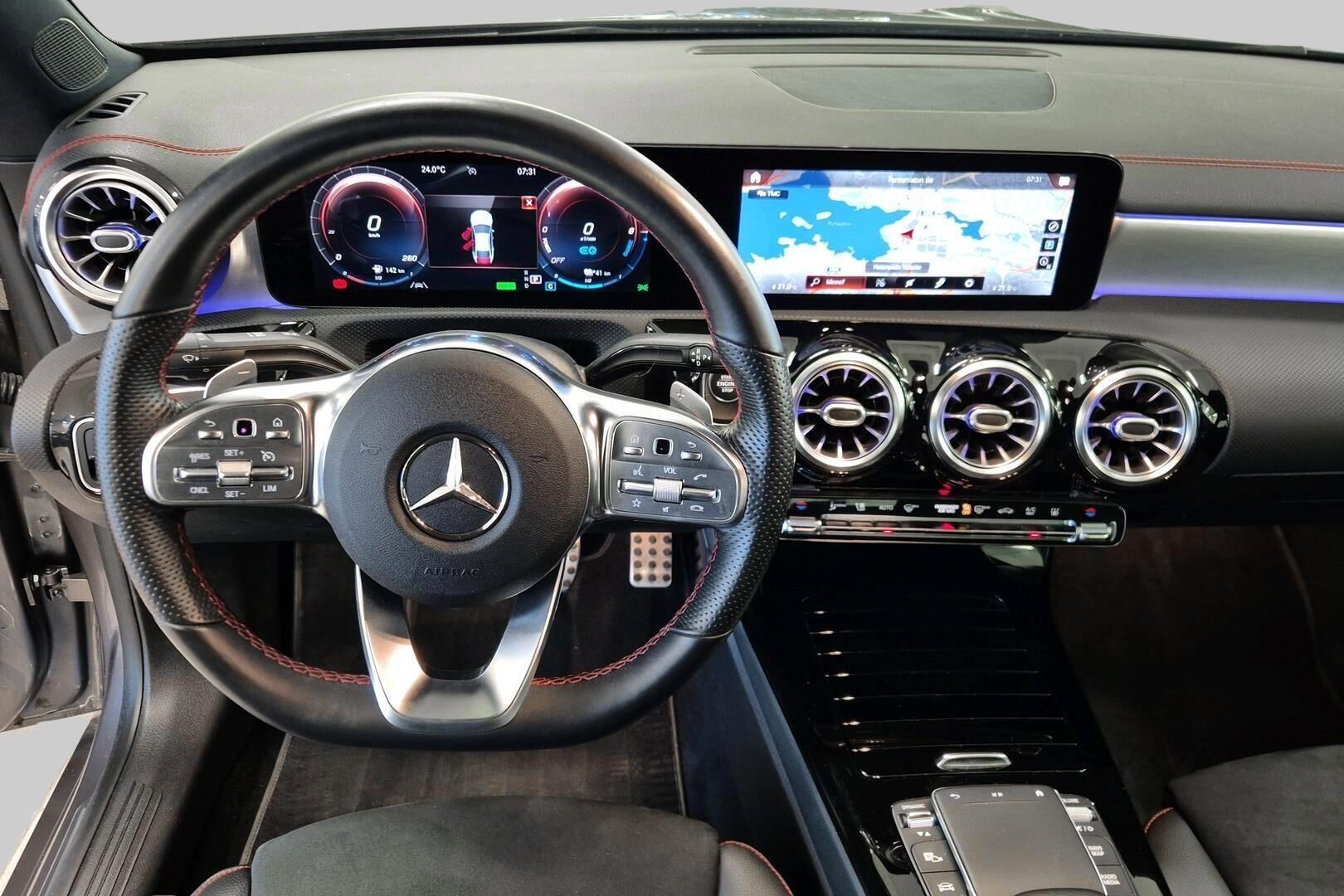 Mercedes-Benz CLA iso kuva 11