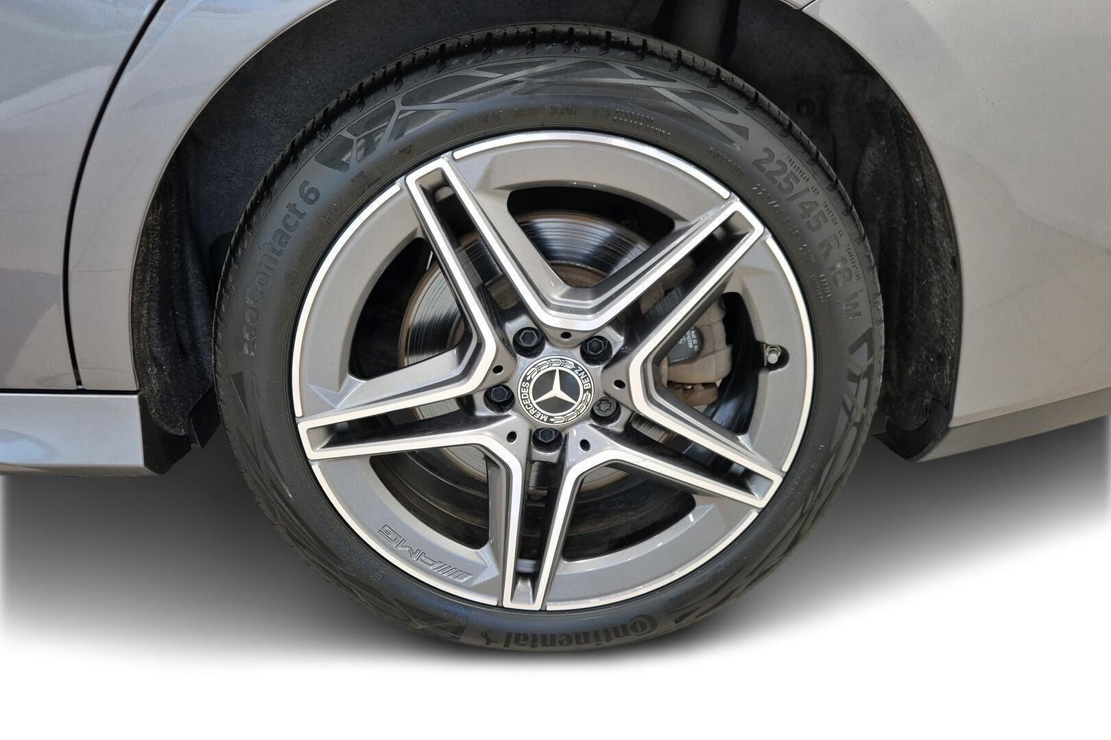 Mercedes-Benz CLA iso kuva 13