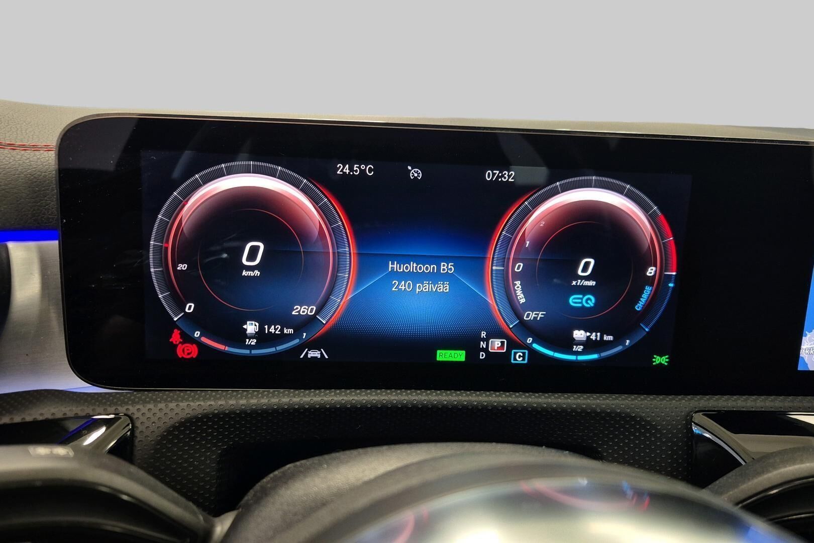 Mercedes-Benz CLA iso kuva 14