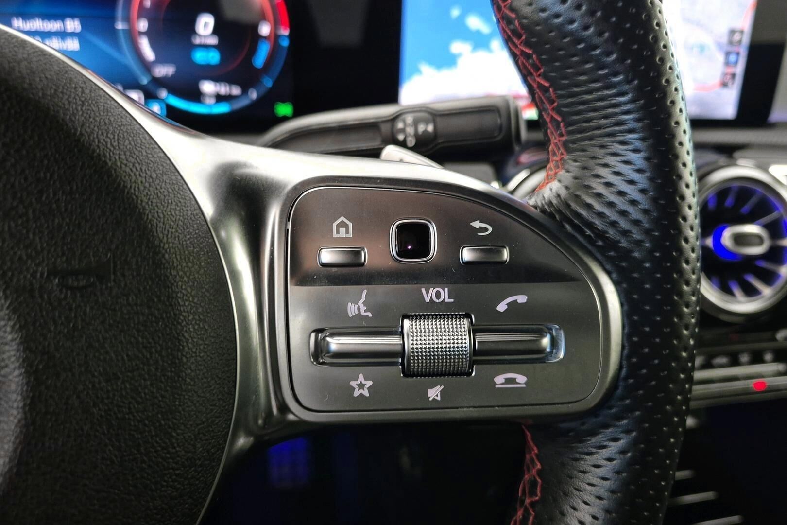 Mercedes-Benz CLA iso kuva 18