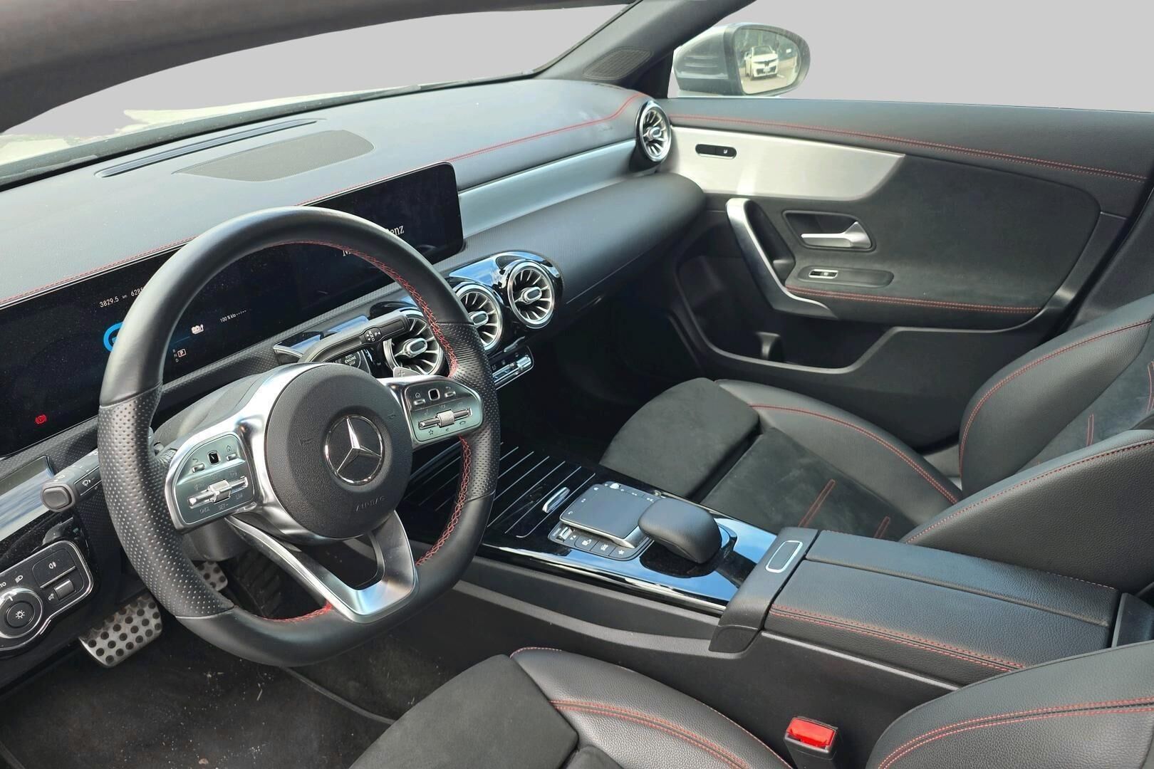 Mercedes-Benz CLA iso kuva 2