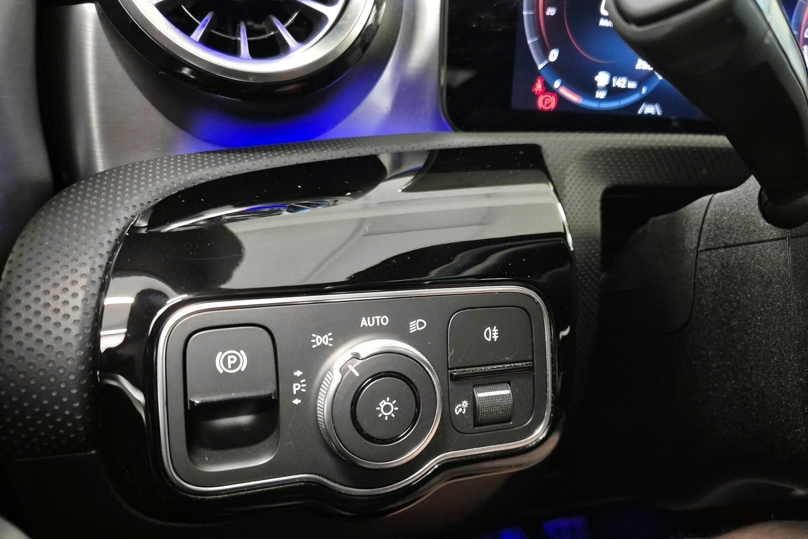 Mercedes-Benz CLA iso kuva 21