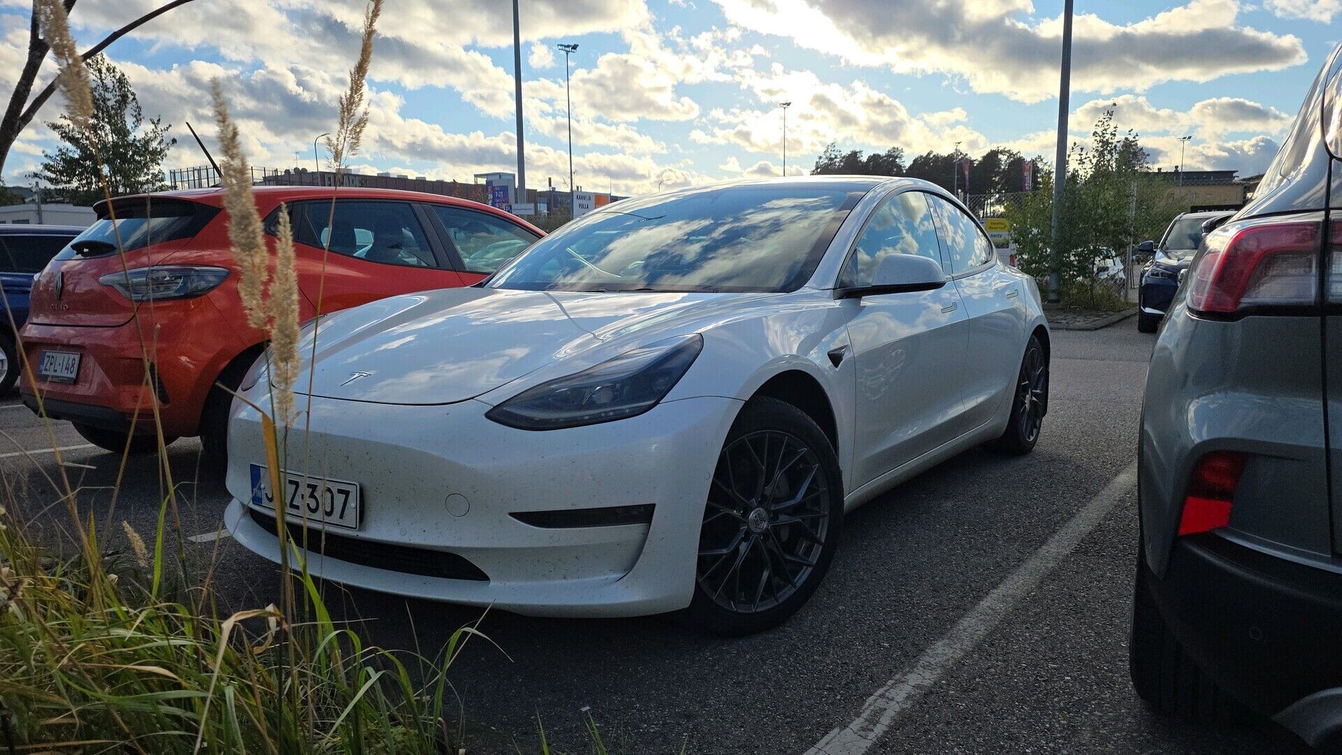 Tesla Model 3 iso kuva 0