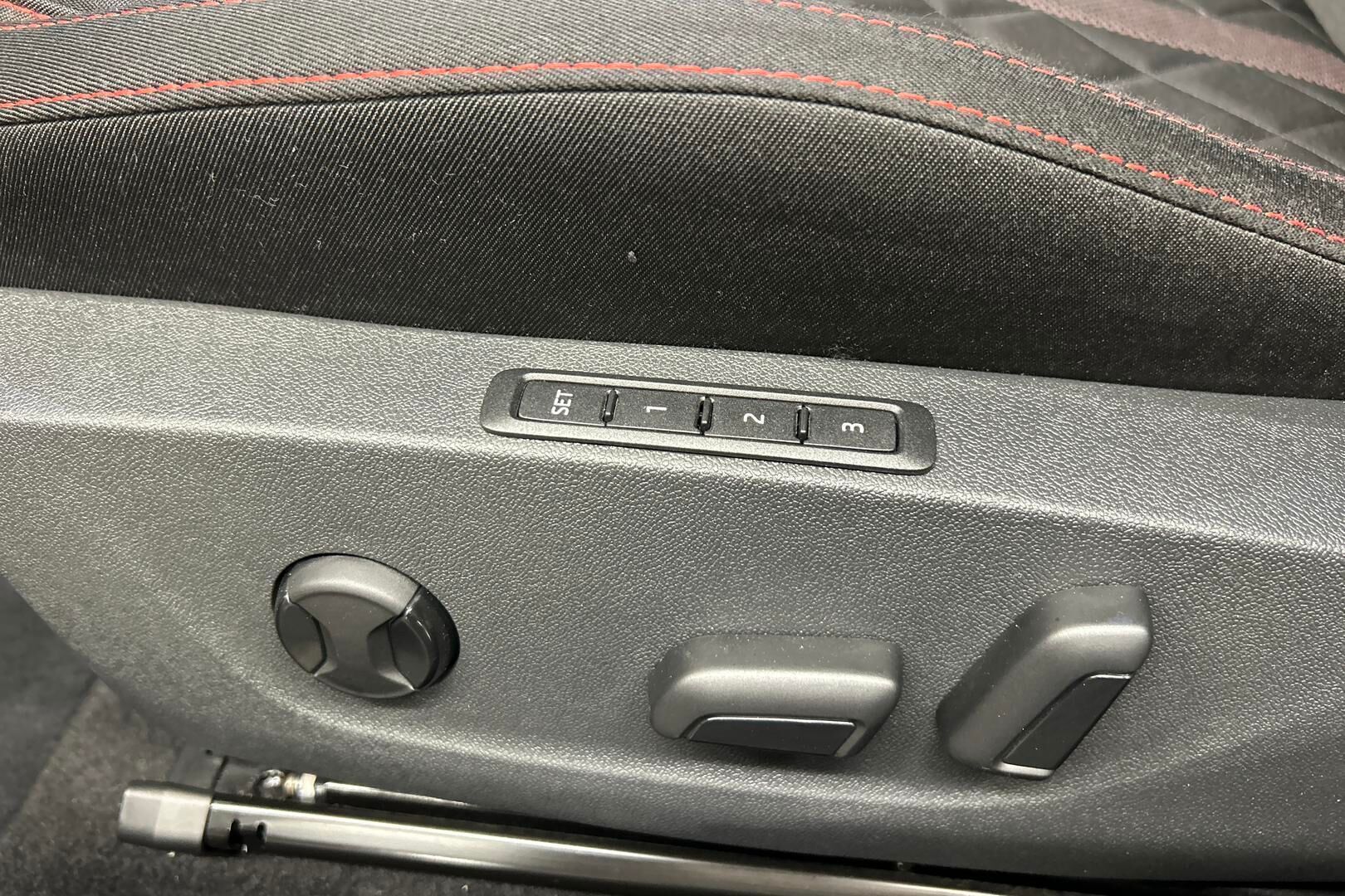 Skoda Octavia iso kuva 15