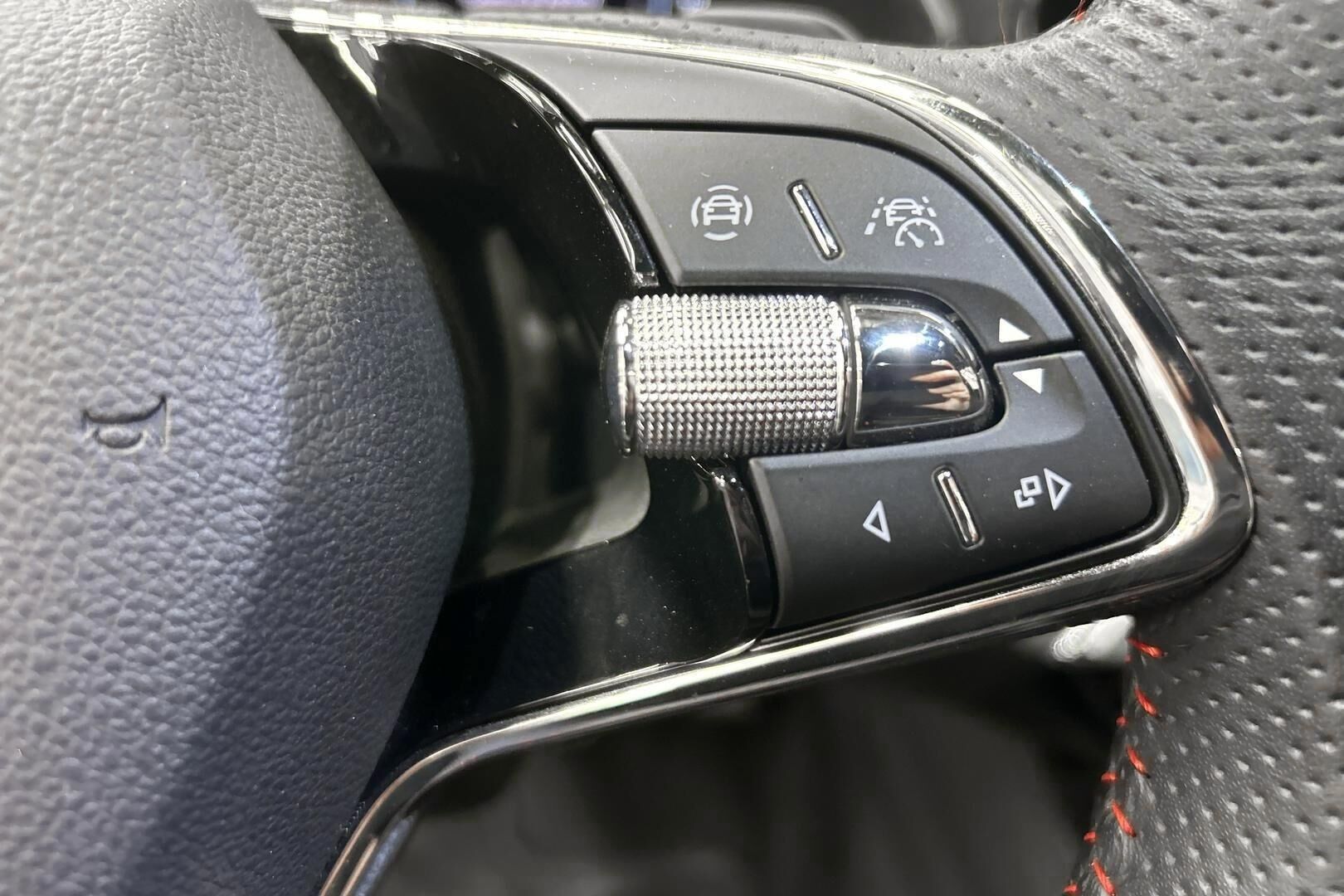 Skoda Octavia iso kuva 17