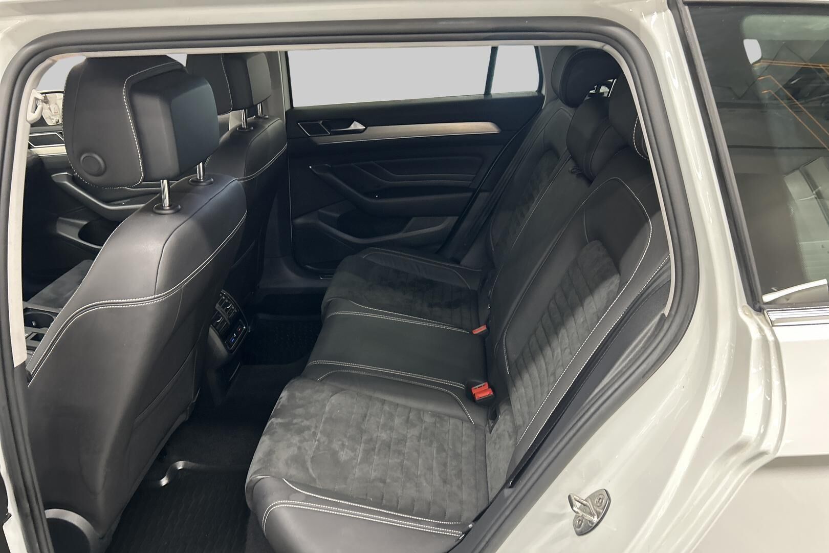 Volkswagen Passat iso kuva 10