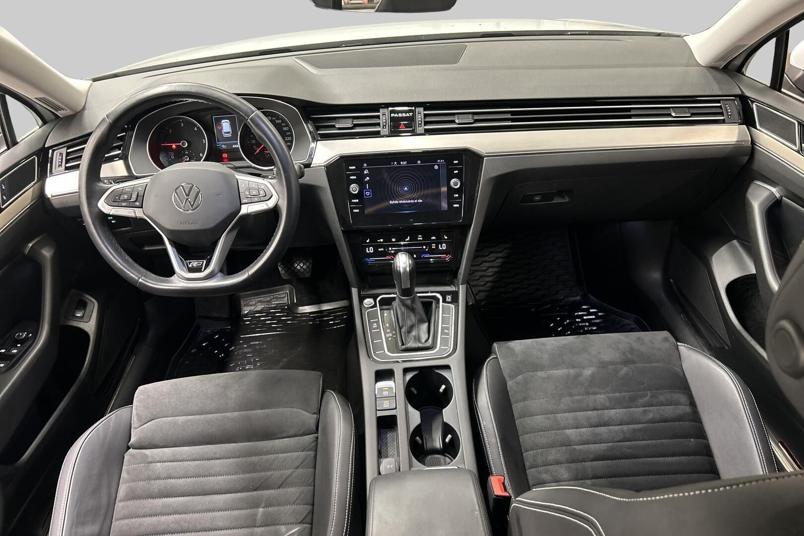 Volkswagen Passat iso kuva 11