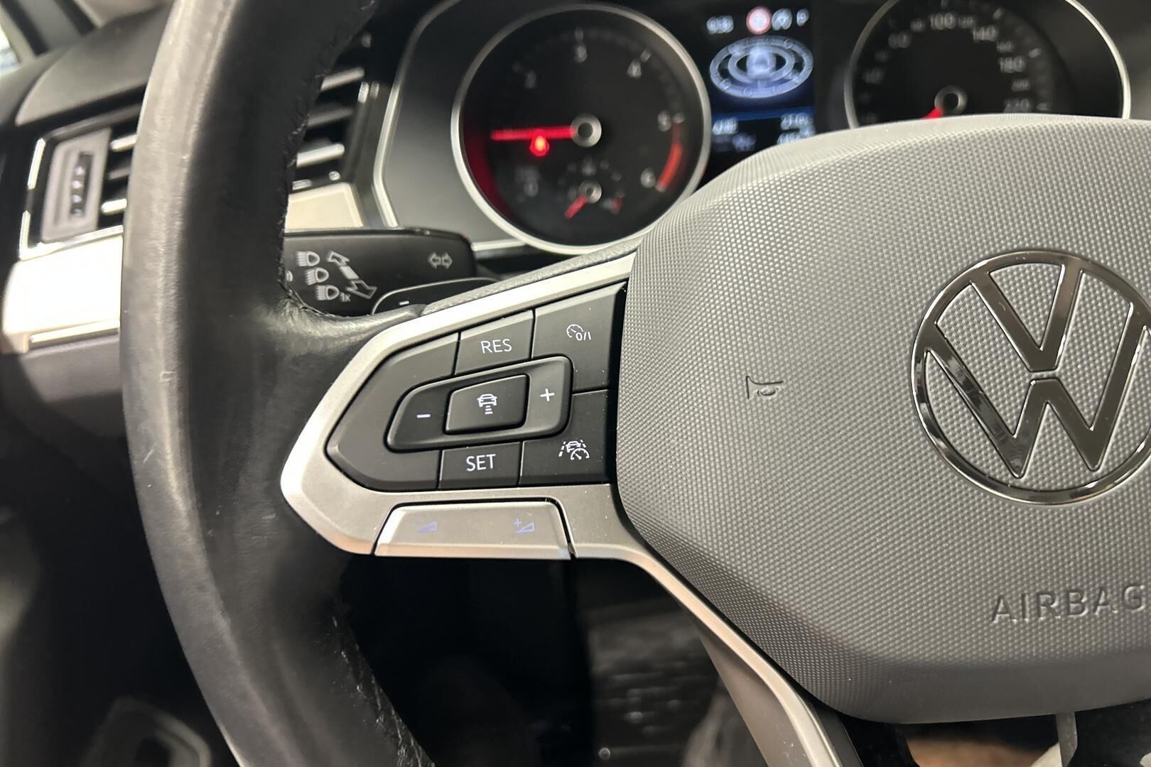 Volkswagen Passat iso kuva 15
