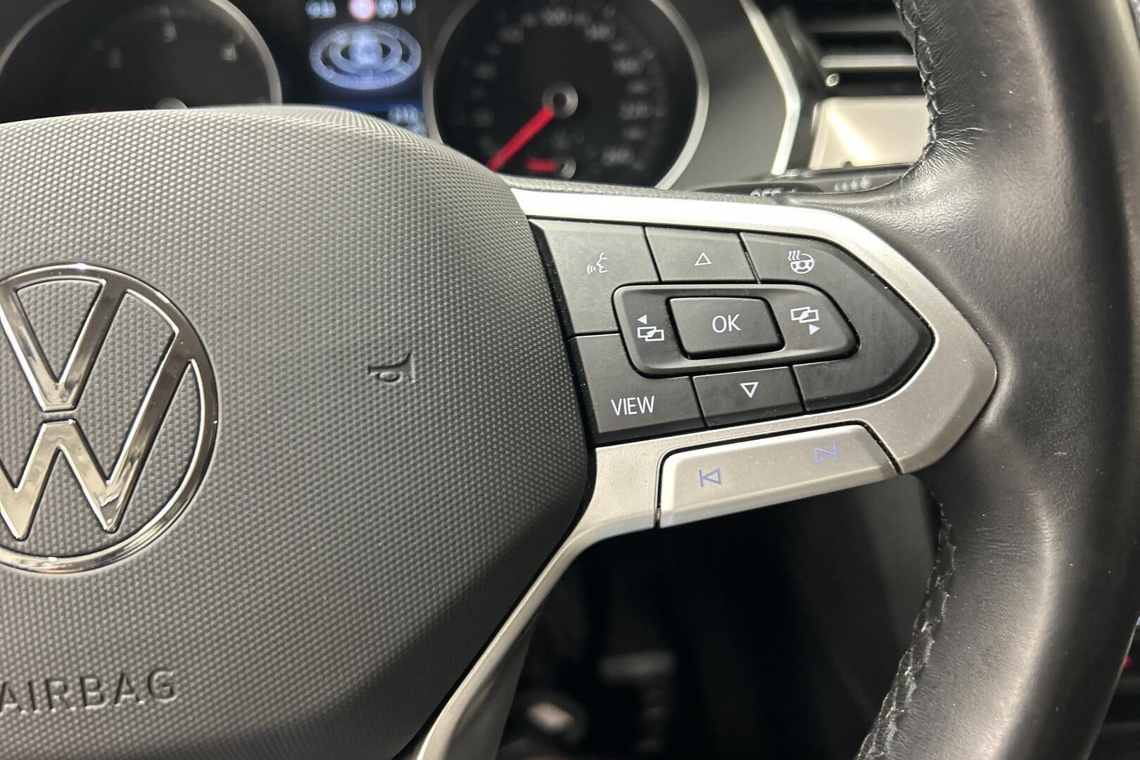 Volkswagen Passat iso kuva 16