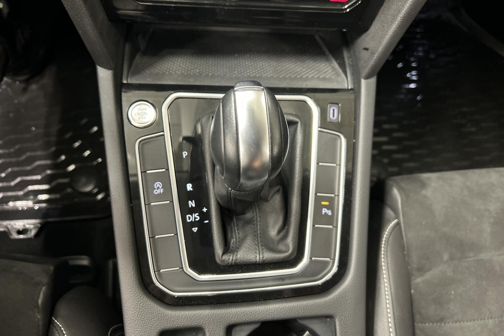 Volkswagen Passat iso kuva 18