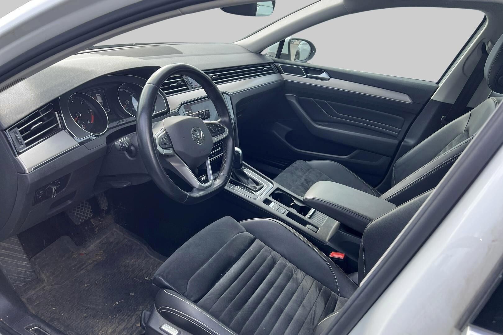 Volkswagen Passat iso kuva 2