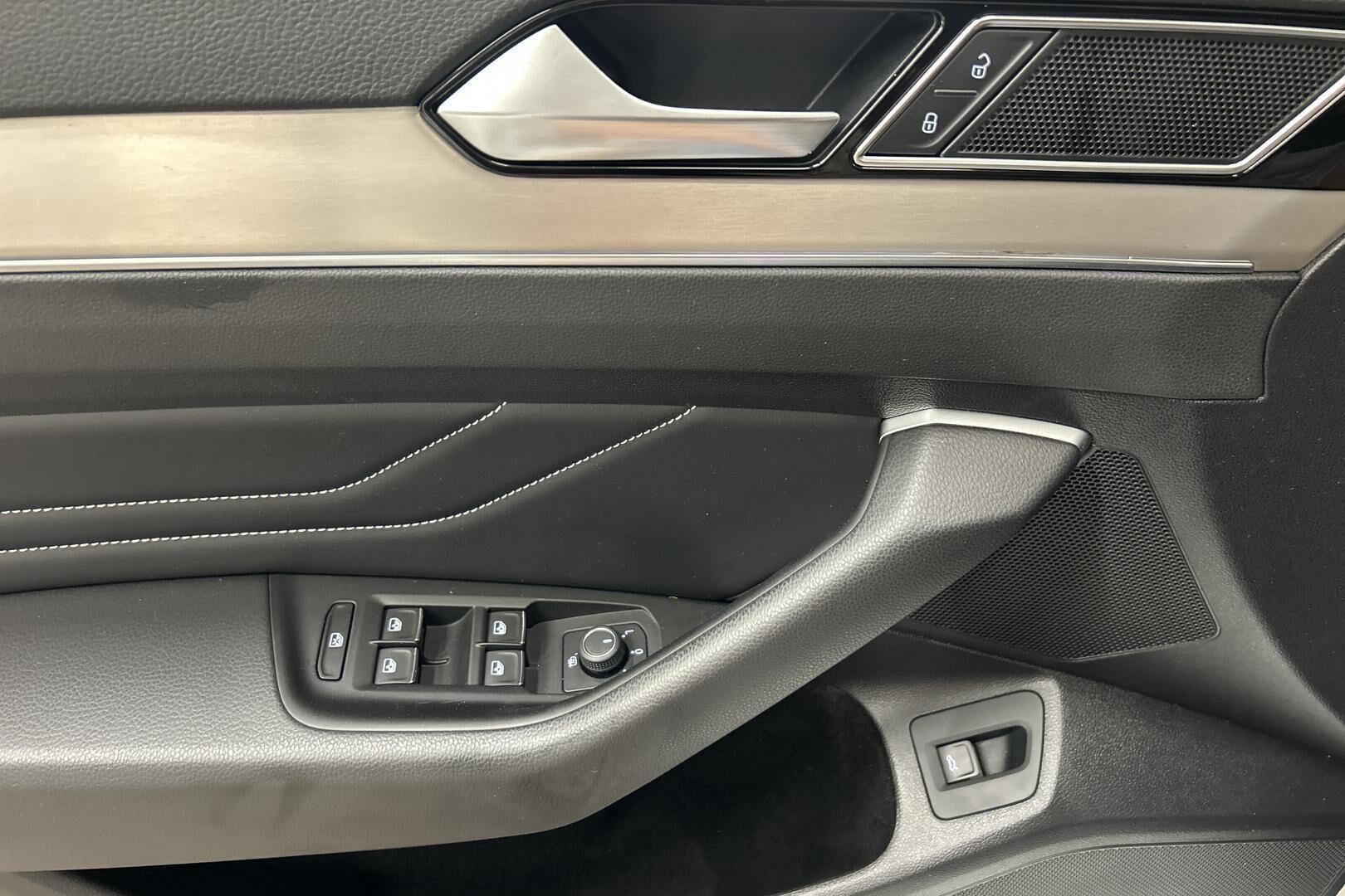 Volkswagen Passat iso kuva 22