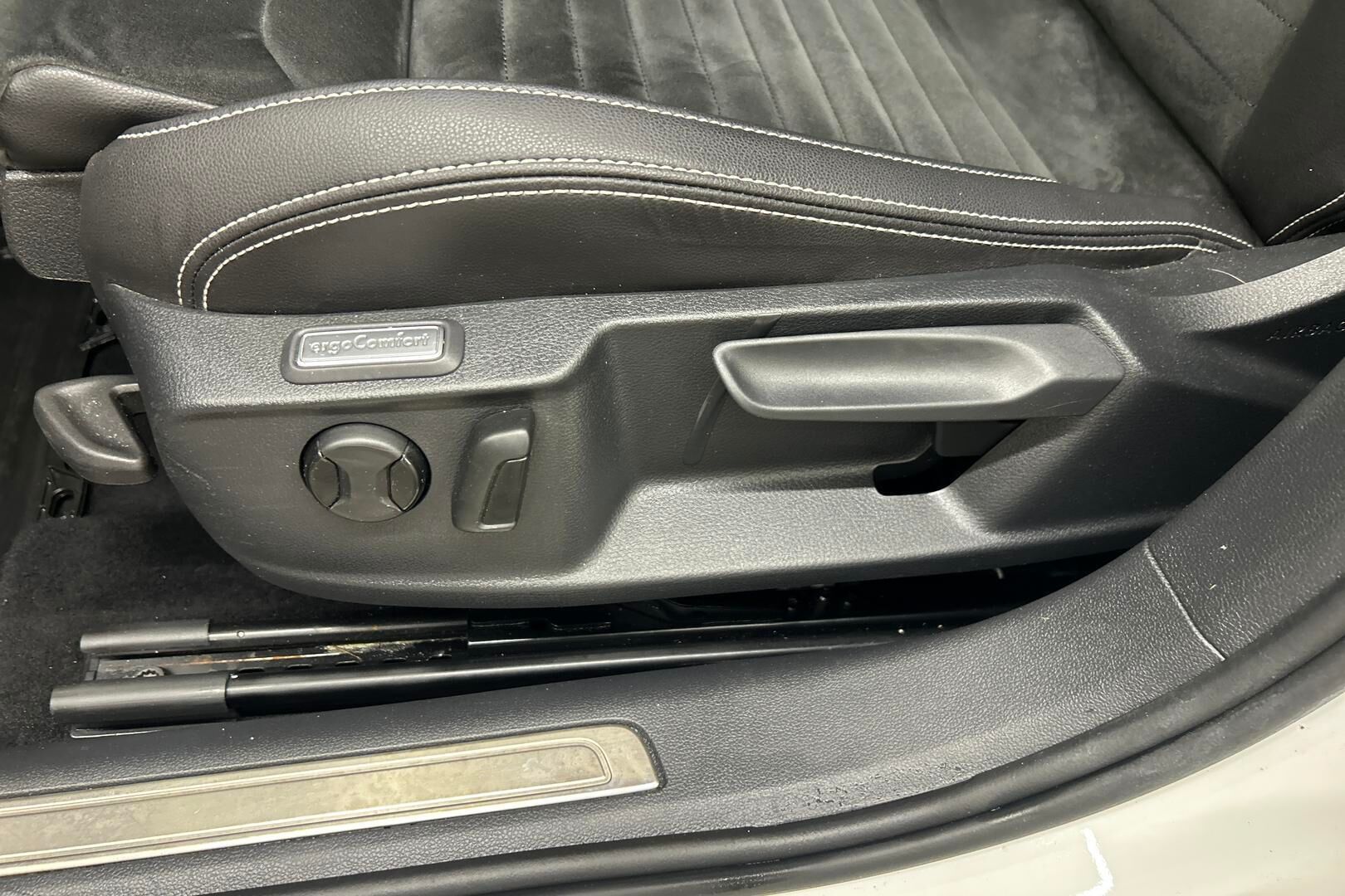 Volkswagen Passat iso kuva 23