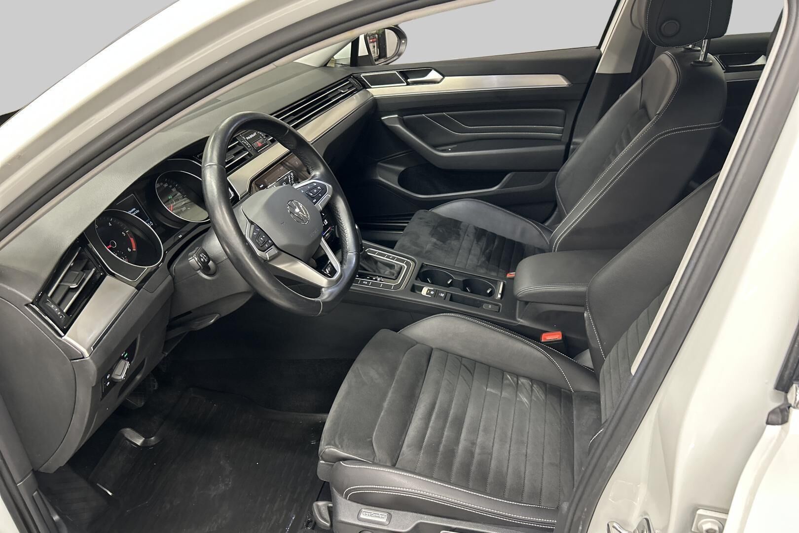 Volkswagen Passat iso kuva 9