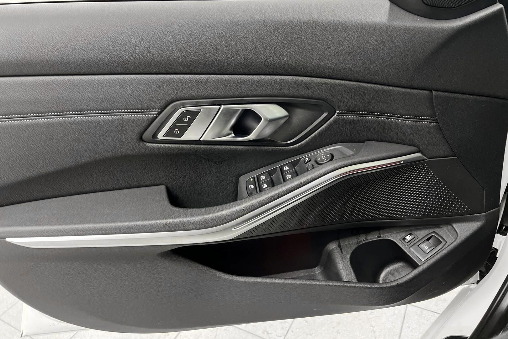 BMW 3-sarja iso kuva 20