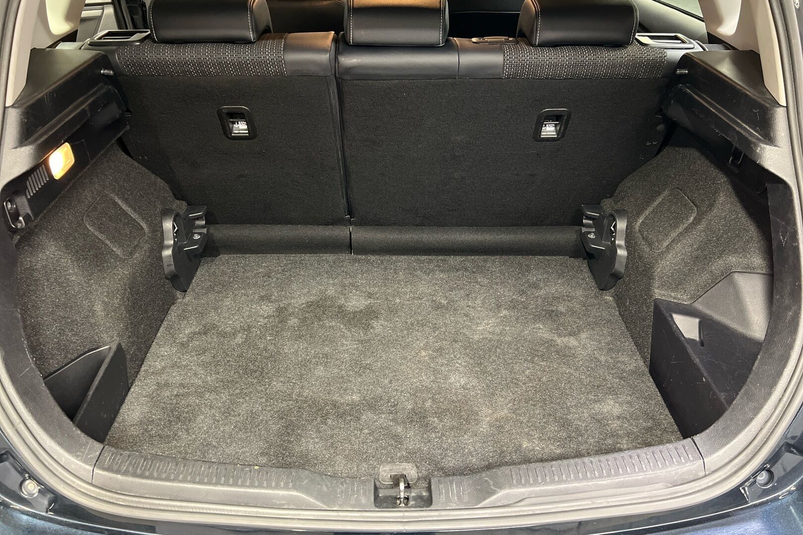 Toyota Auris iso kuva 10