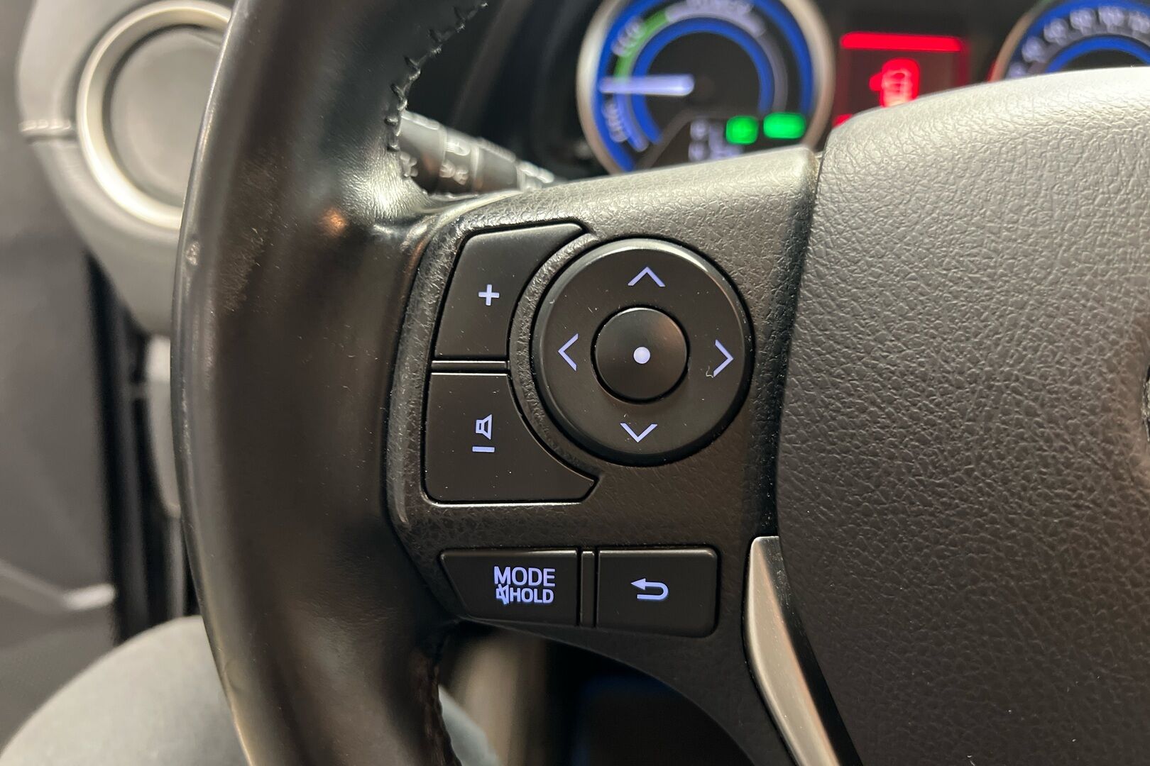 Toyota Auris iso kuva 15