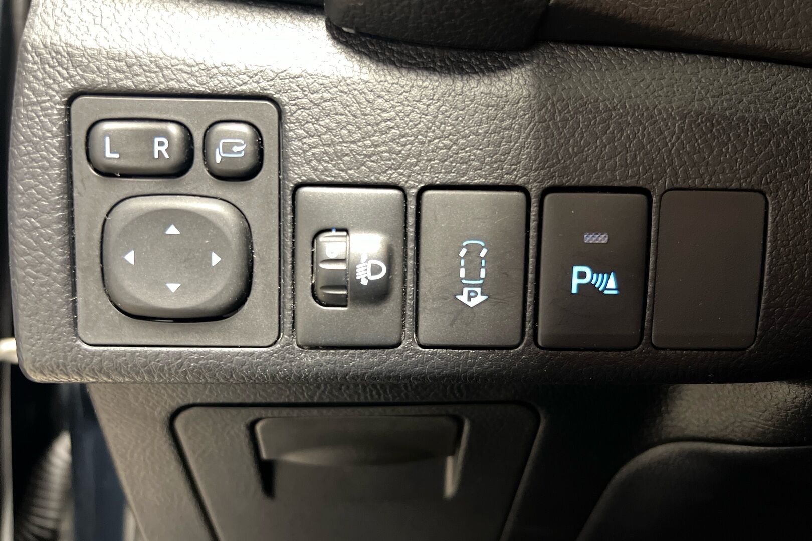 Toyota Auris iso kuva 16