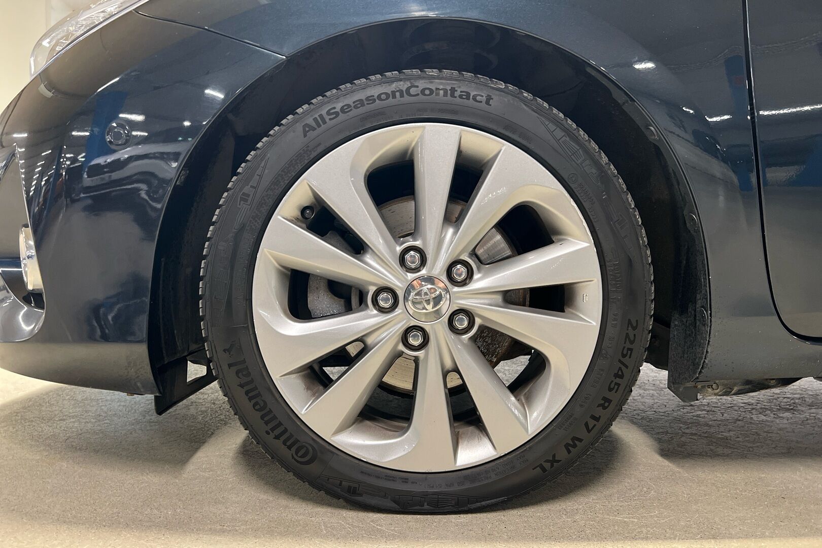 Toyota Auris iso kuva 17