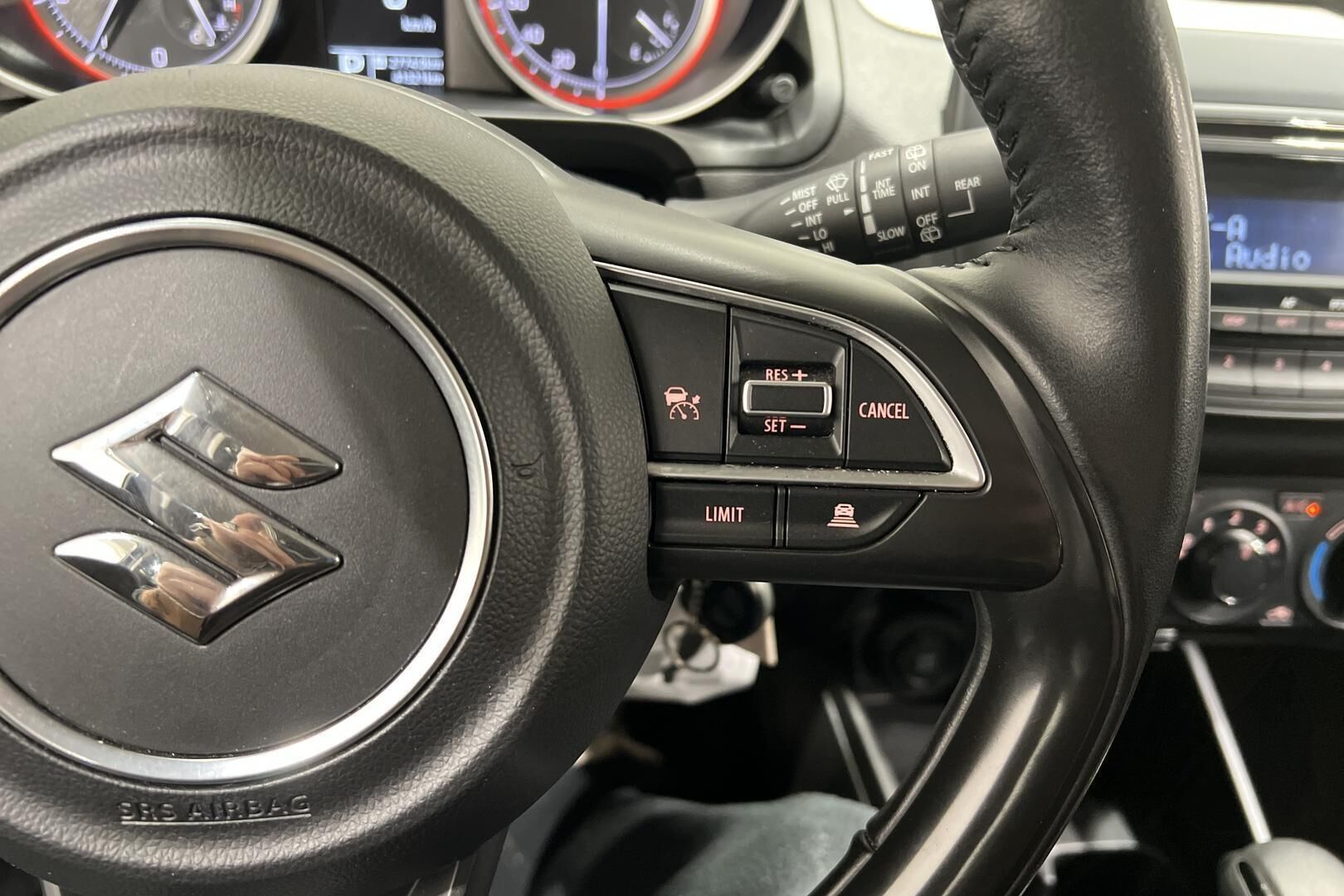 Suzuki Swift iso kuva 16