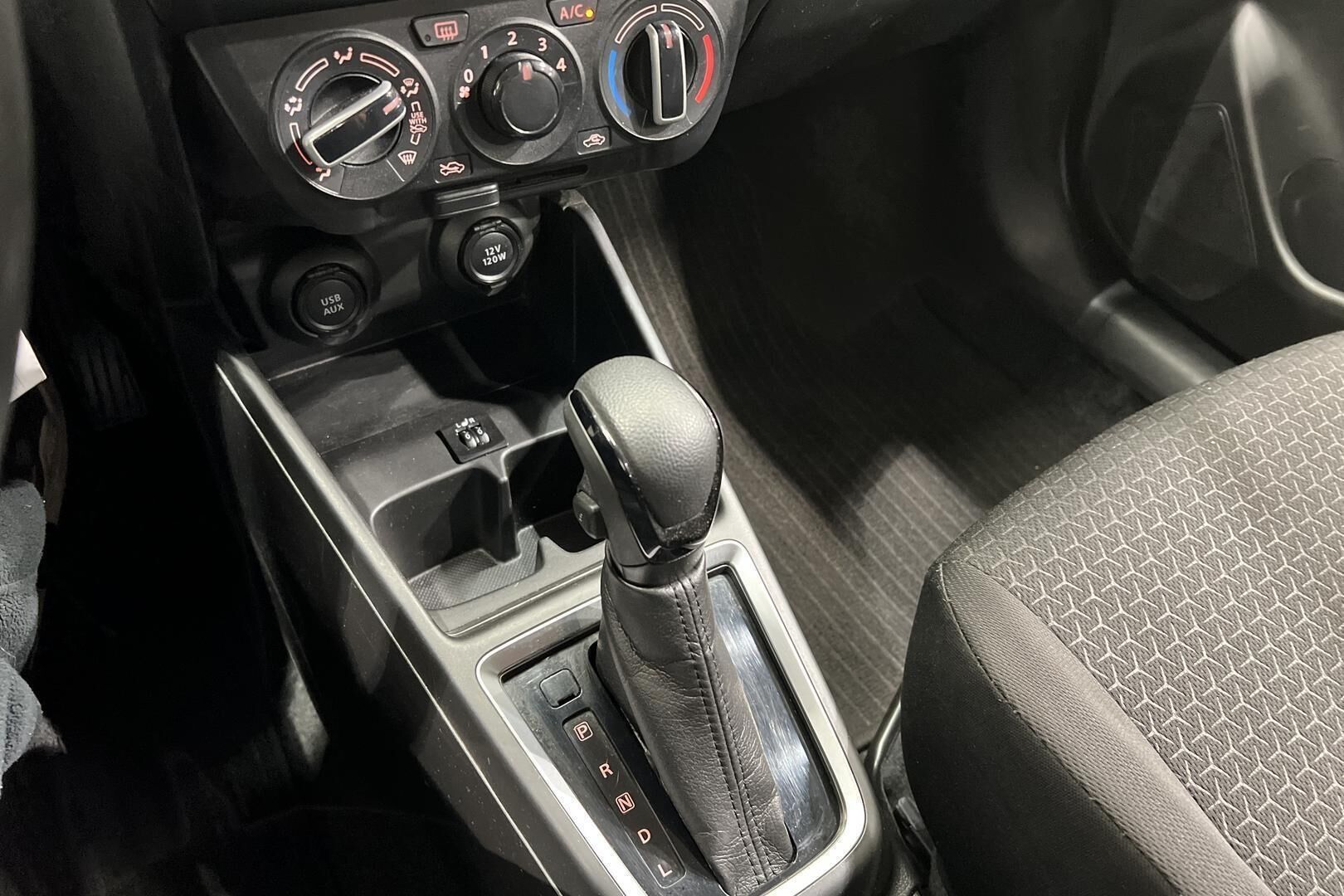 Suzuki Swift iso kuva 7